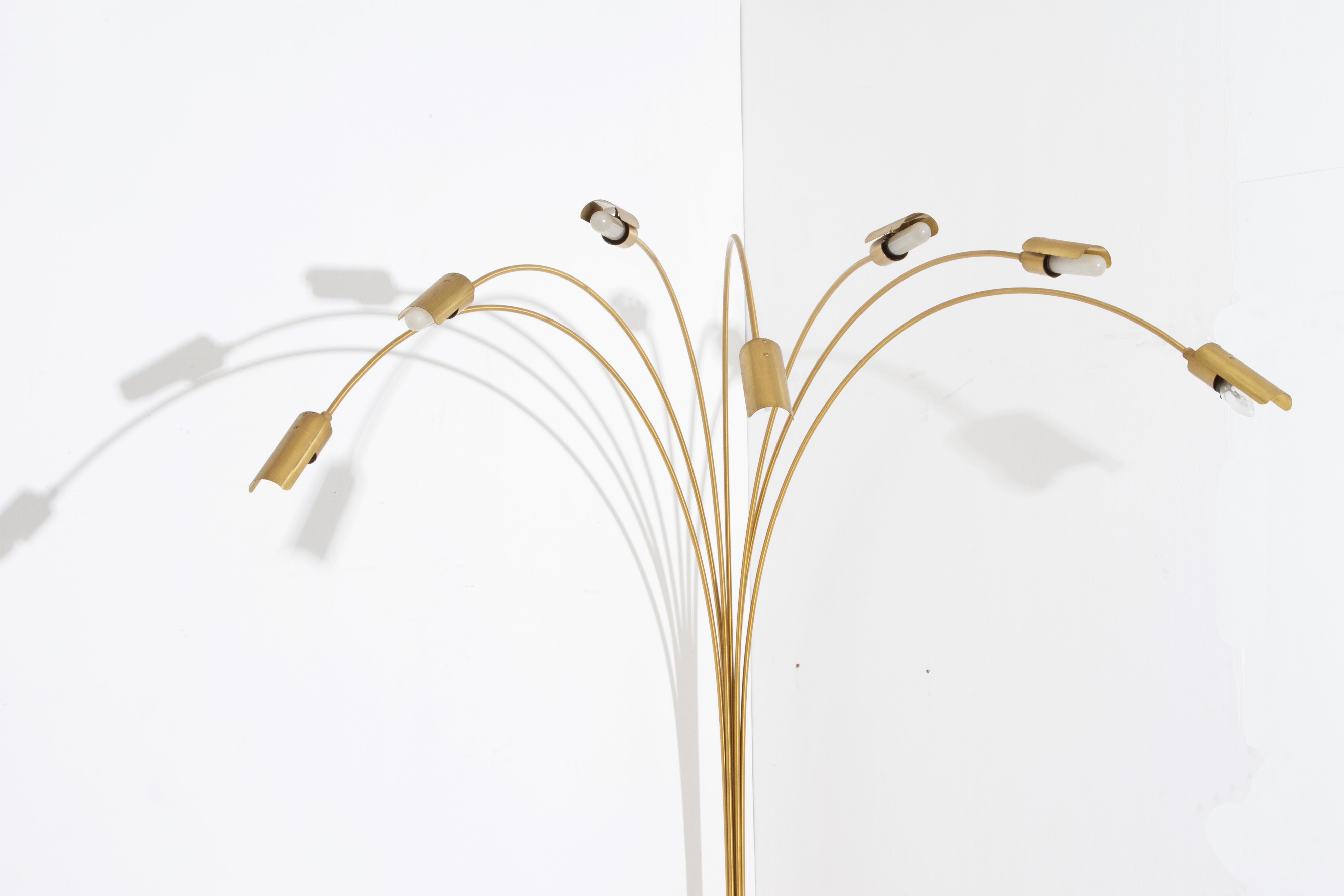 Goffredo Reggiani - Lampada da terra ad arco in ottone con sette luci