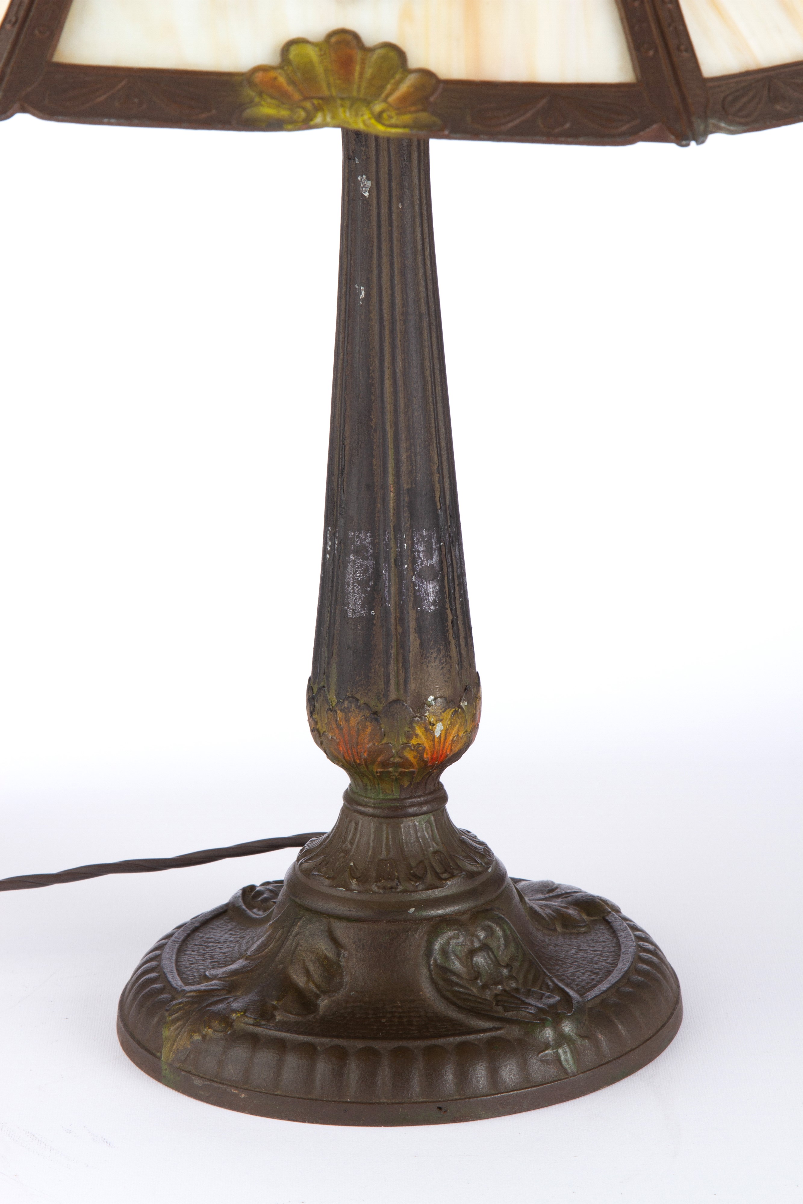Lampada da tavolo, vetro calcedonio e metallo patinato, Periodo Liberty