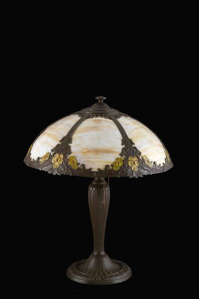 Lampada da tavolo Liberty in vetro calcedonio e metallo patinato