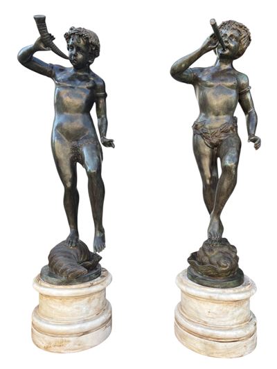 Scultori anonimi, Coppia di sculture 'Suonatori di corno', bronzo con basi in marmo