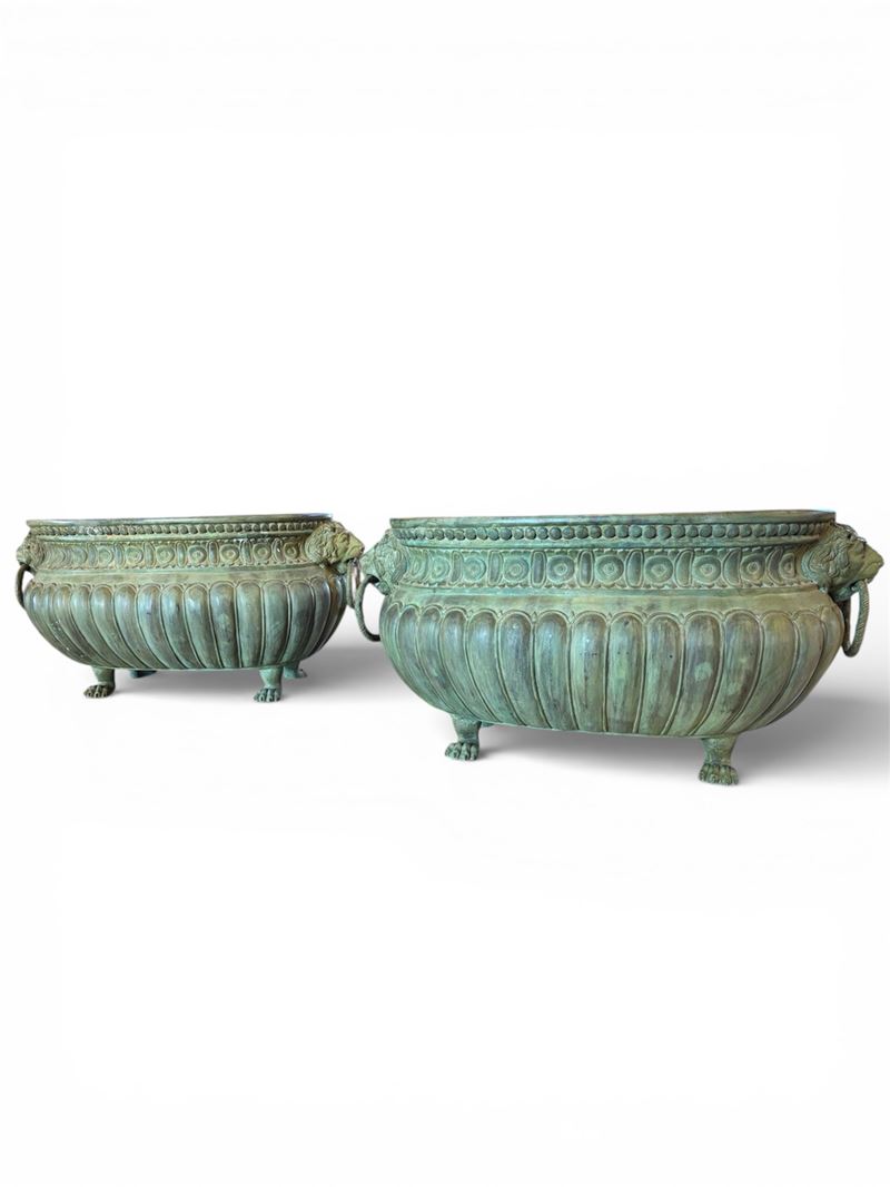 Coppia di fioriere in bronzo, dimensioni 50x85x45 cm circa