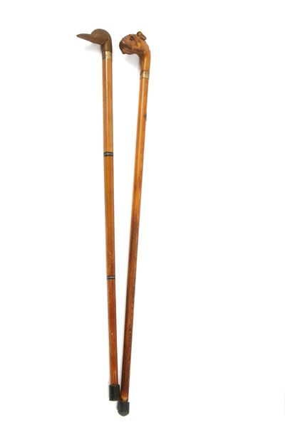 Due bastoni decorativi con manici a forma di muso di boxer e di papera, faggio, XX secolo