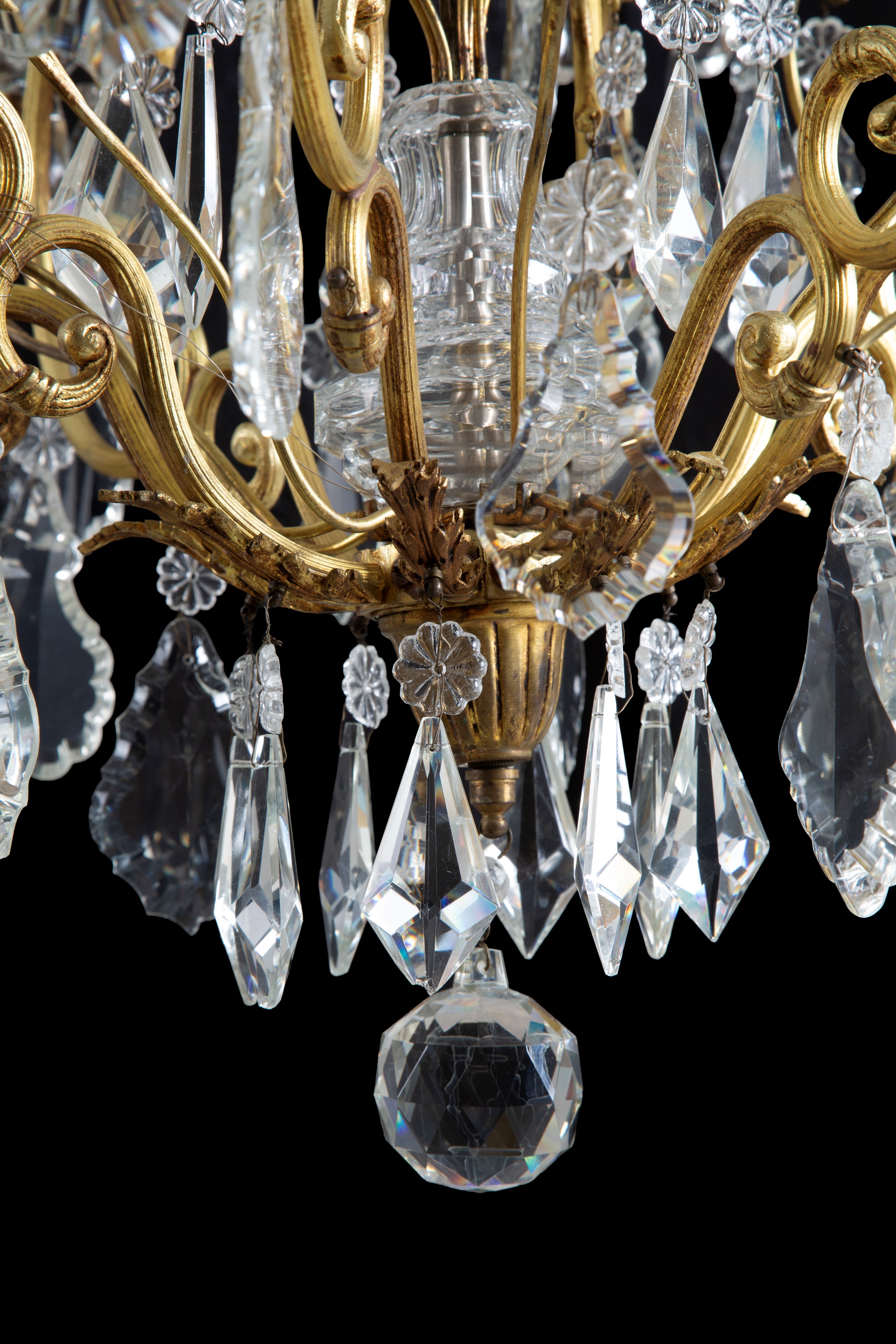 Lampadario, dodici luci in bronzo e vetro, XIX secolo