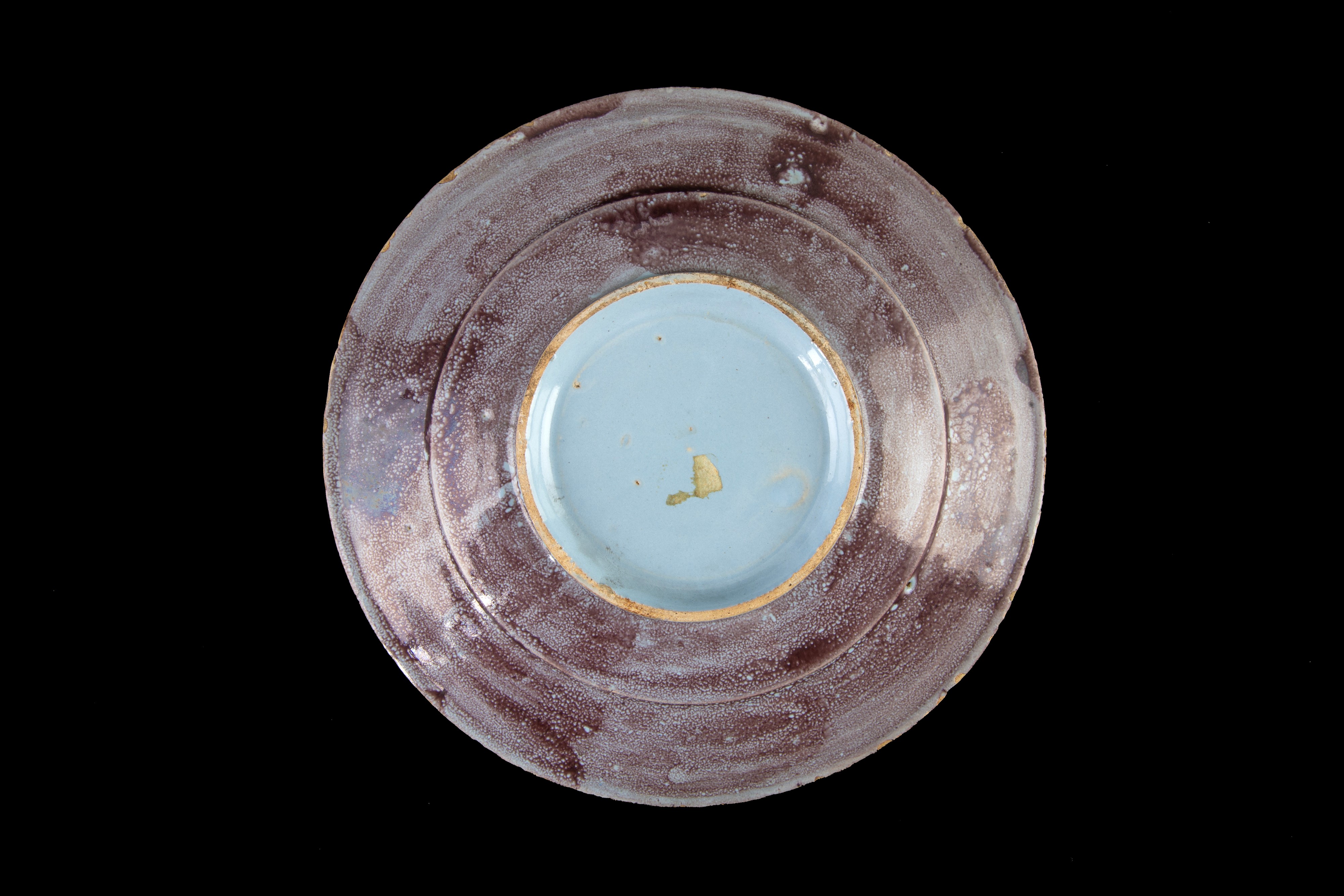 Piattino con paesaggio con architetture