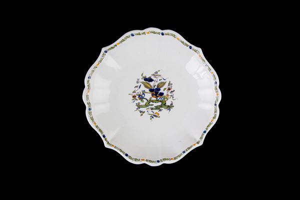 Centrotavola con decori floreali al centro