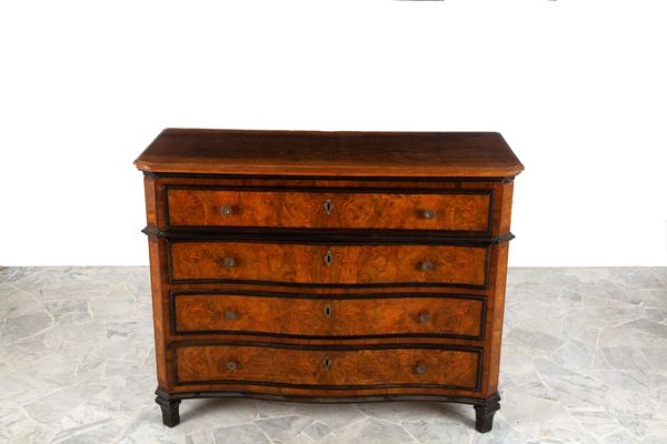 Cassettone mosso sul fronte