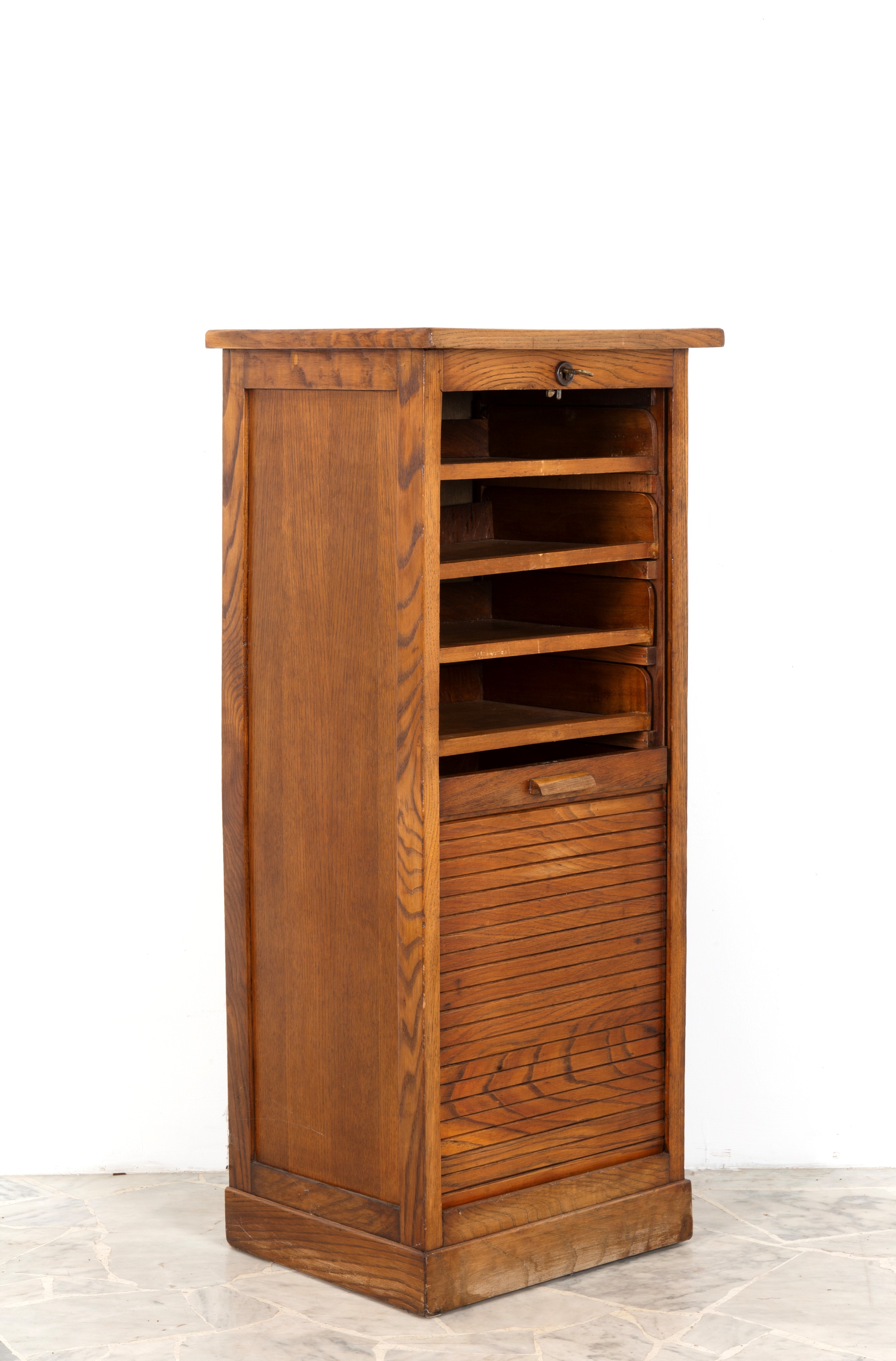 Mobiletto a saracinesca, legno di rovere, inizi XX secolo
