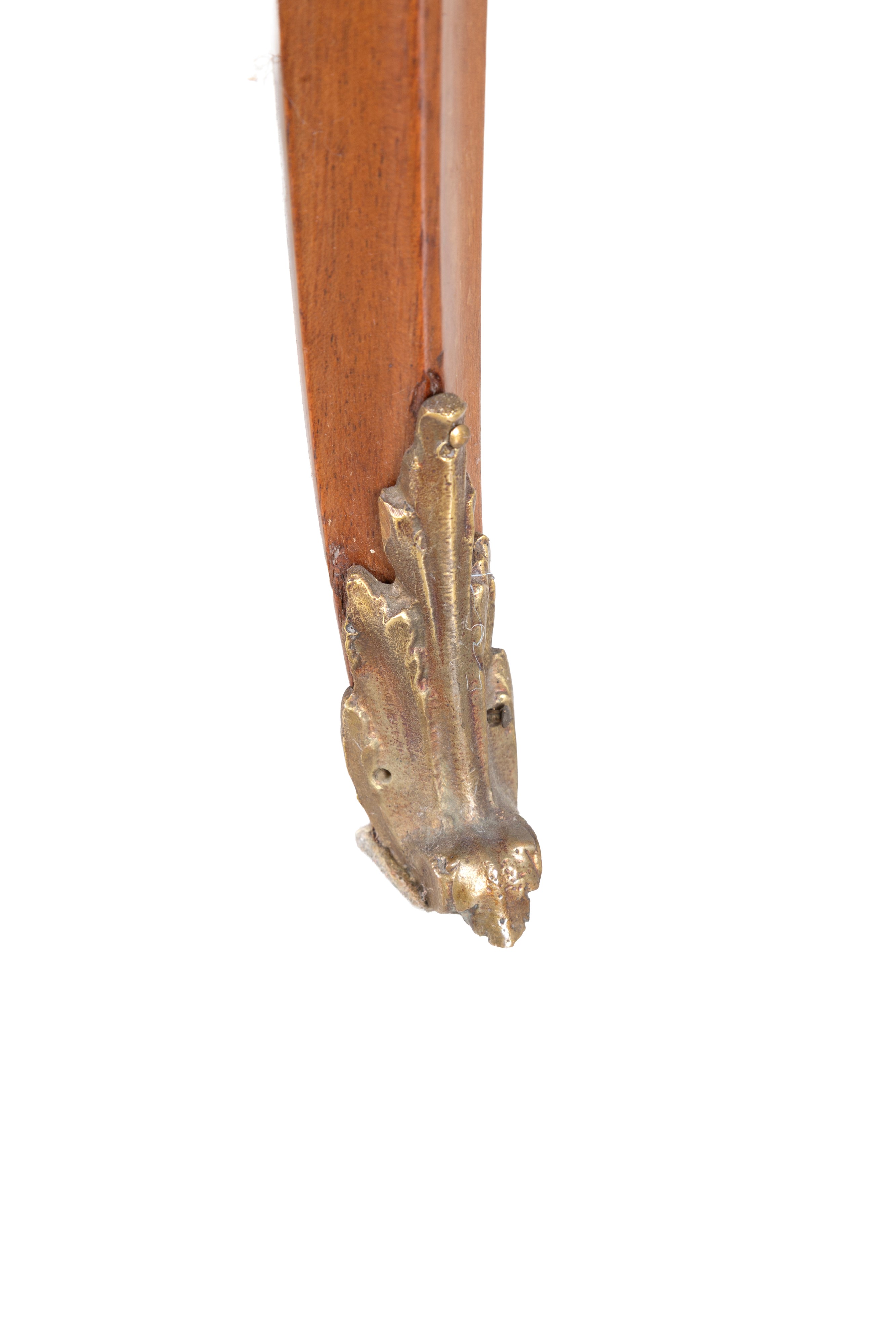 Tavolo da parata, lastronatura in satinwood con finiture in bronzo cesellato (XIX secolo)