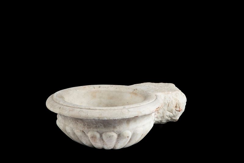 Acquasantiera in marmo bianco, XVIII secolo