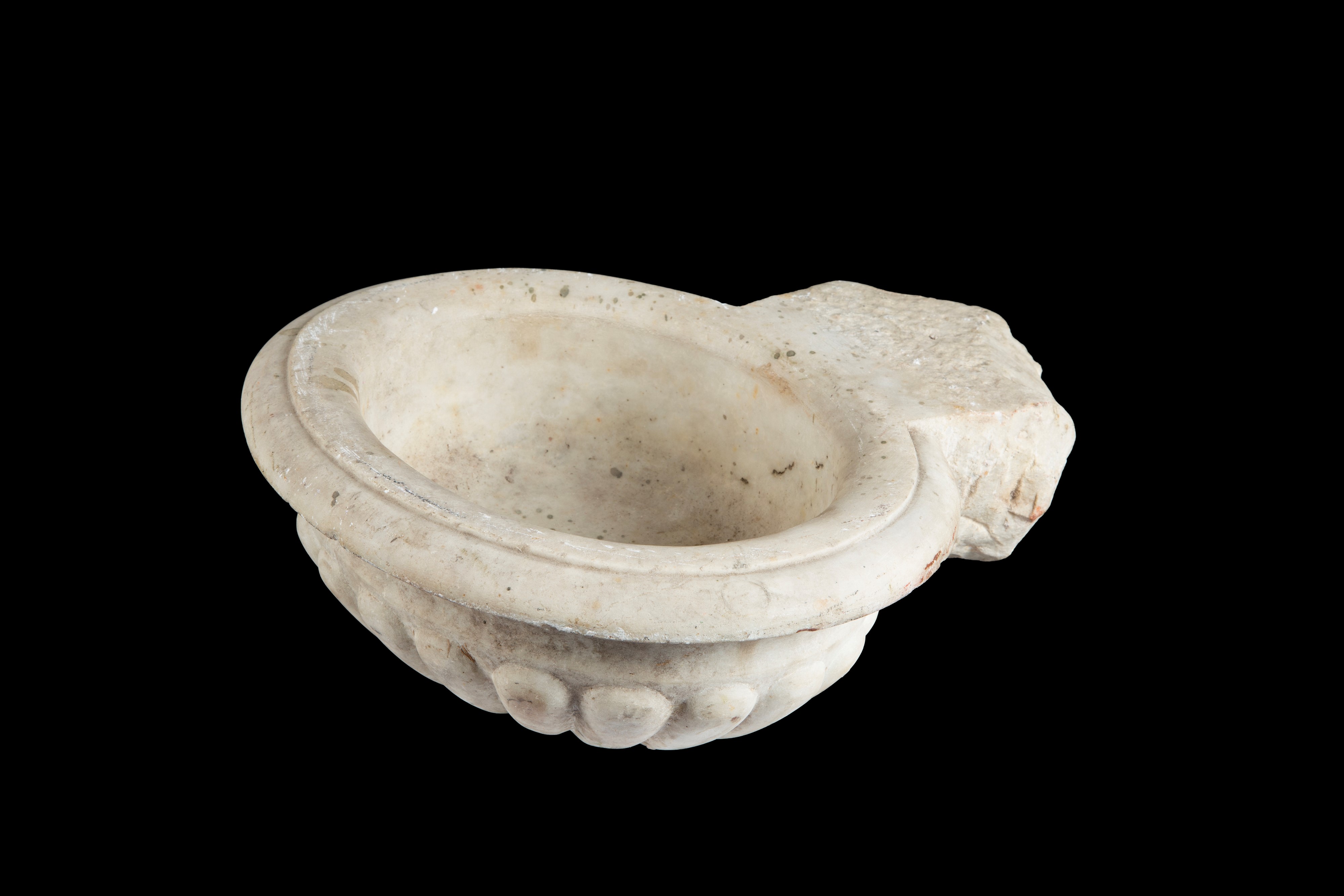 Acquasantiera in marmo bianco, XVIII secolo