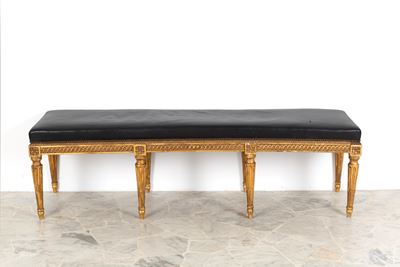 Panca in legno intagliato, dorata e rivestita in pelle nera, Luigi XVI