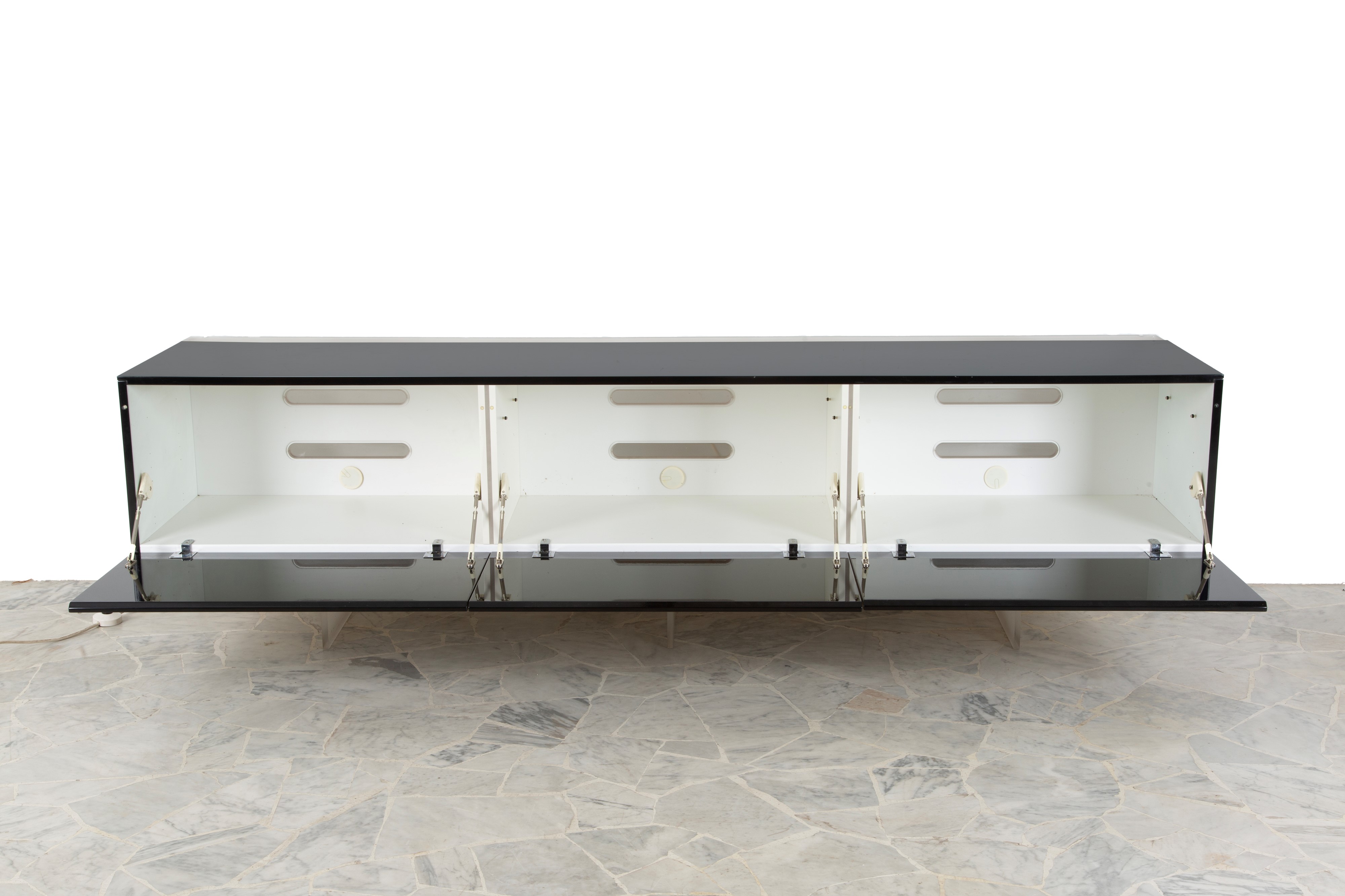 Acerbis, Credenza in legno laccato nero con retroilluminazione