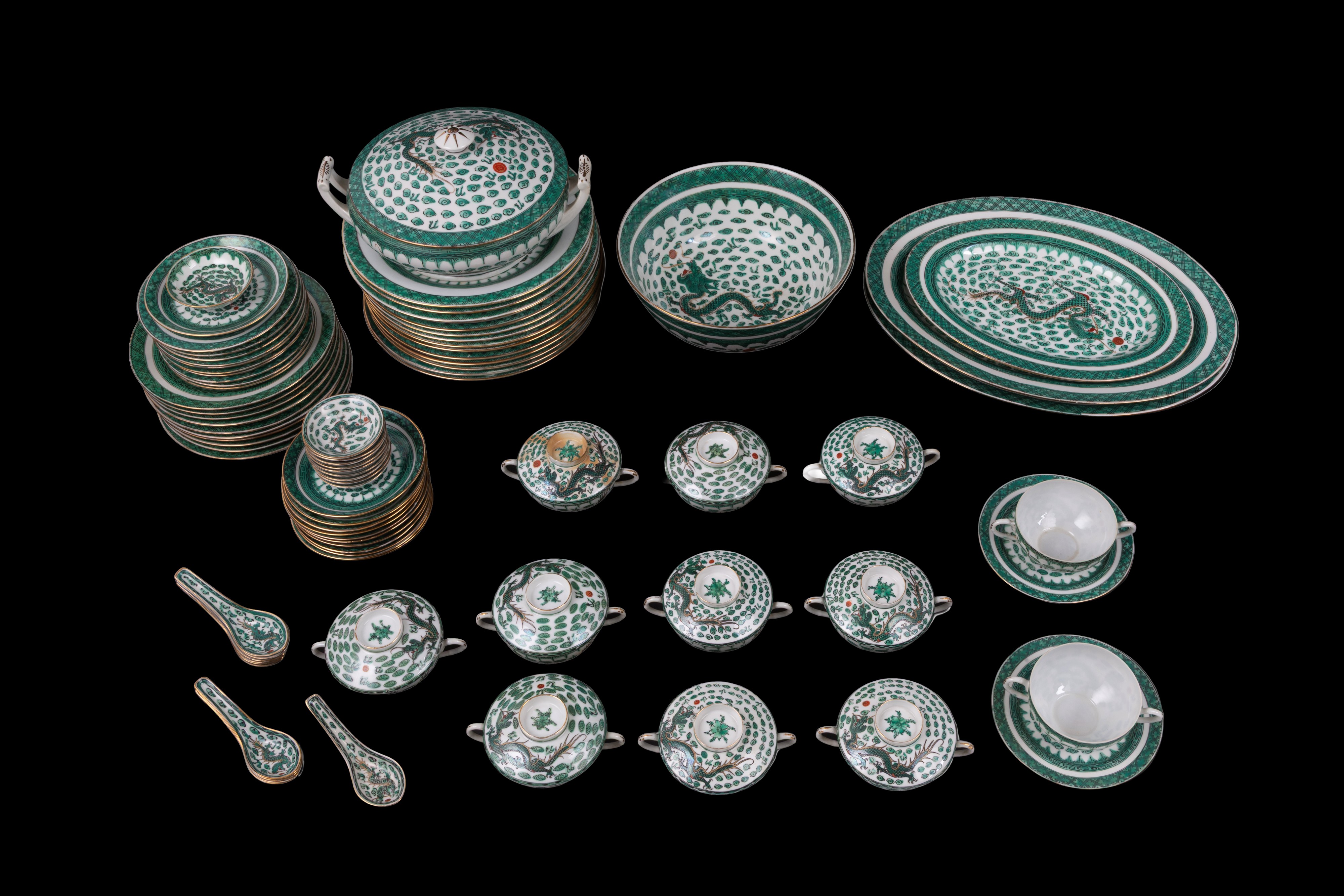 Servizio in porcellana con draghi