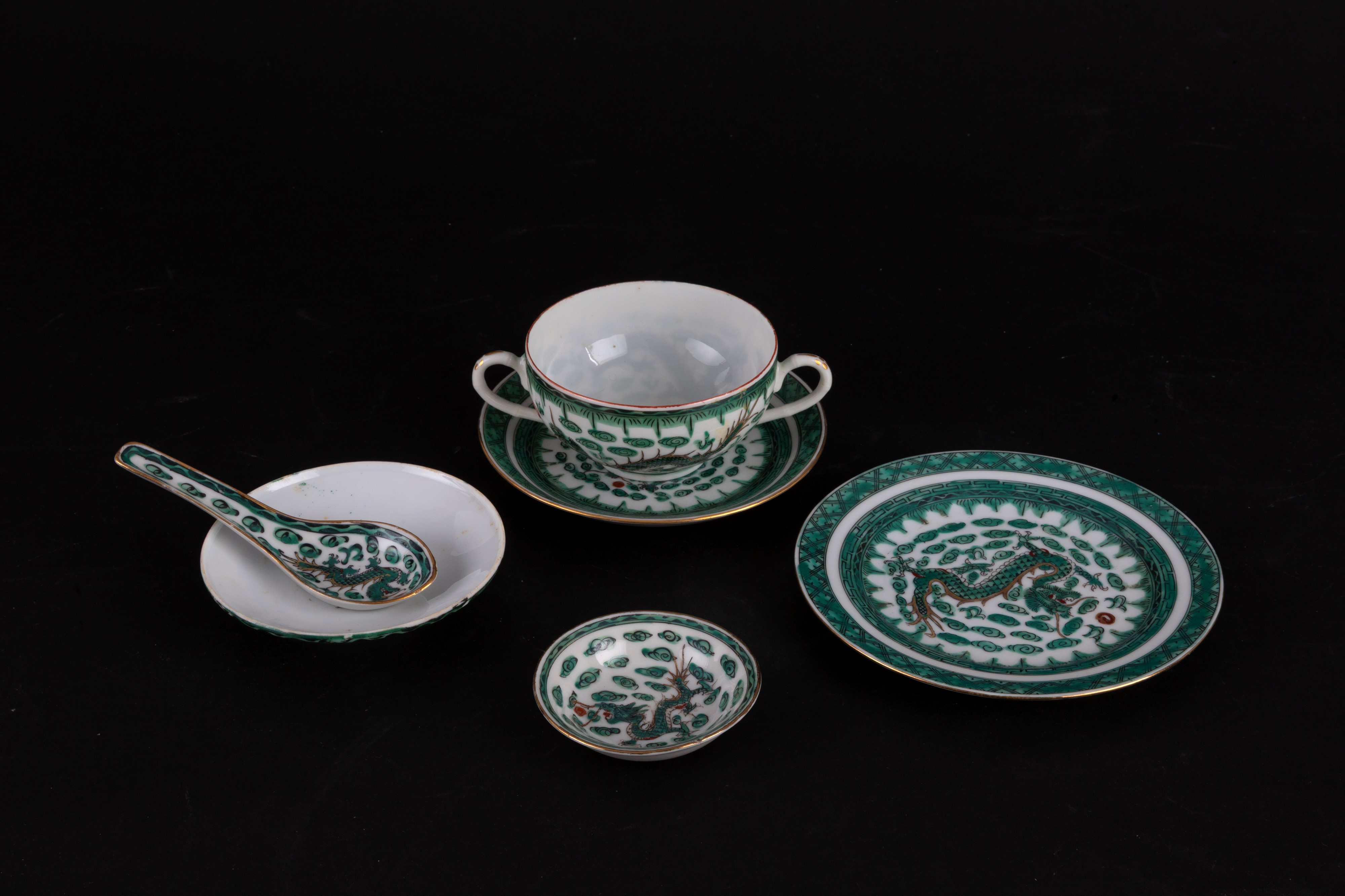 Servizio in porcellana con draghi