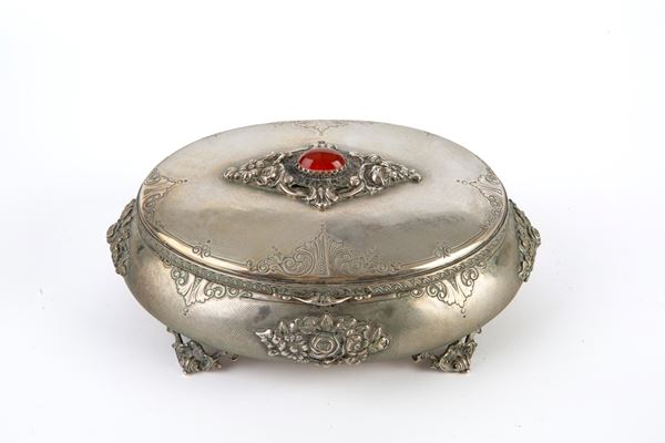 Cofanetto ovale in argento 800