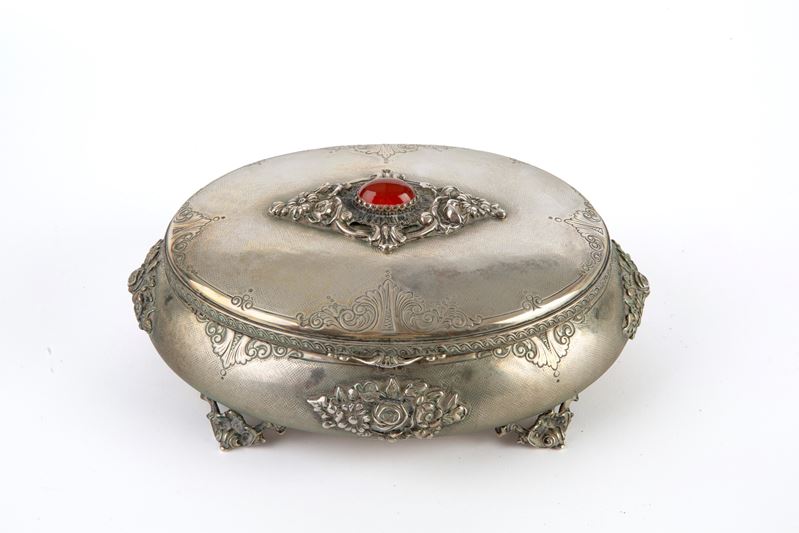 Cofanetto ovale in argento 800