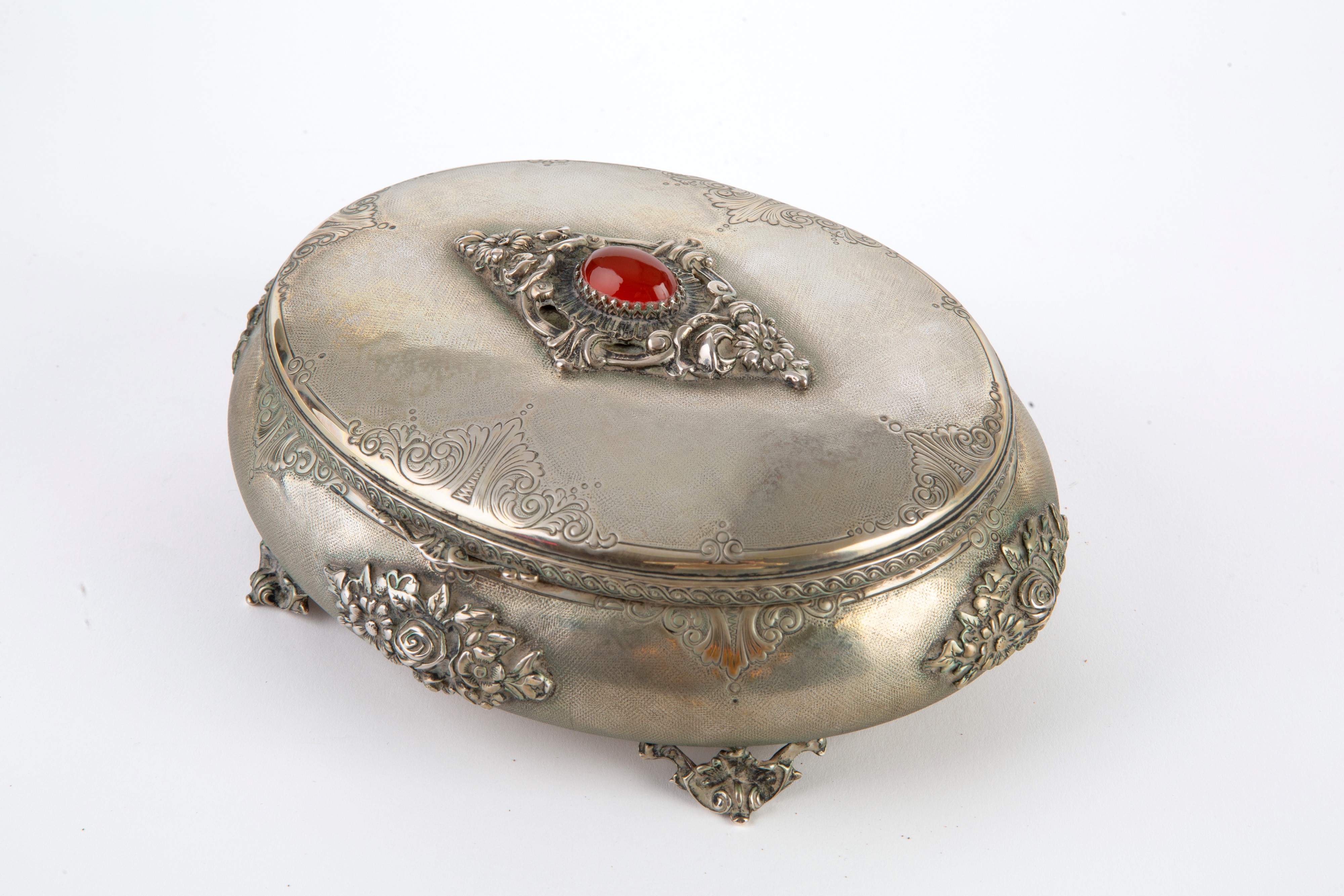 Cofanetto ovale in argento 800