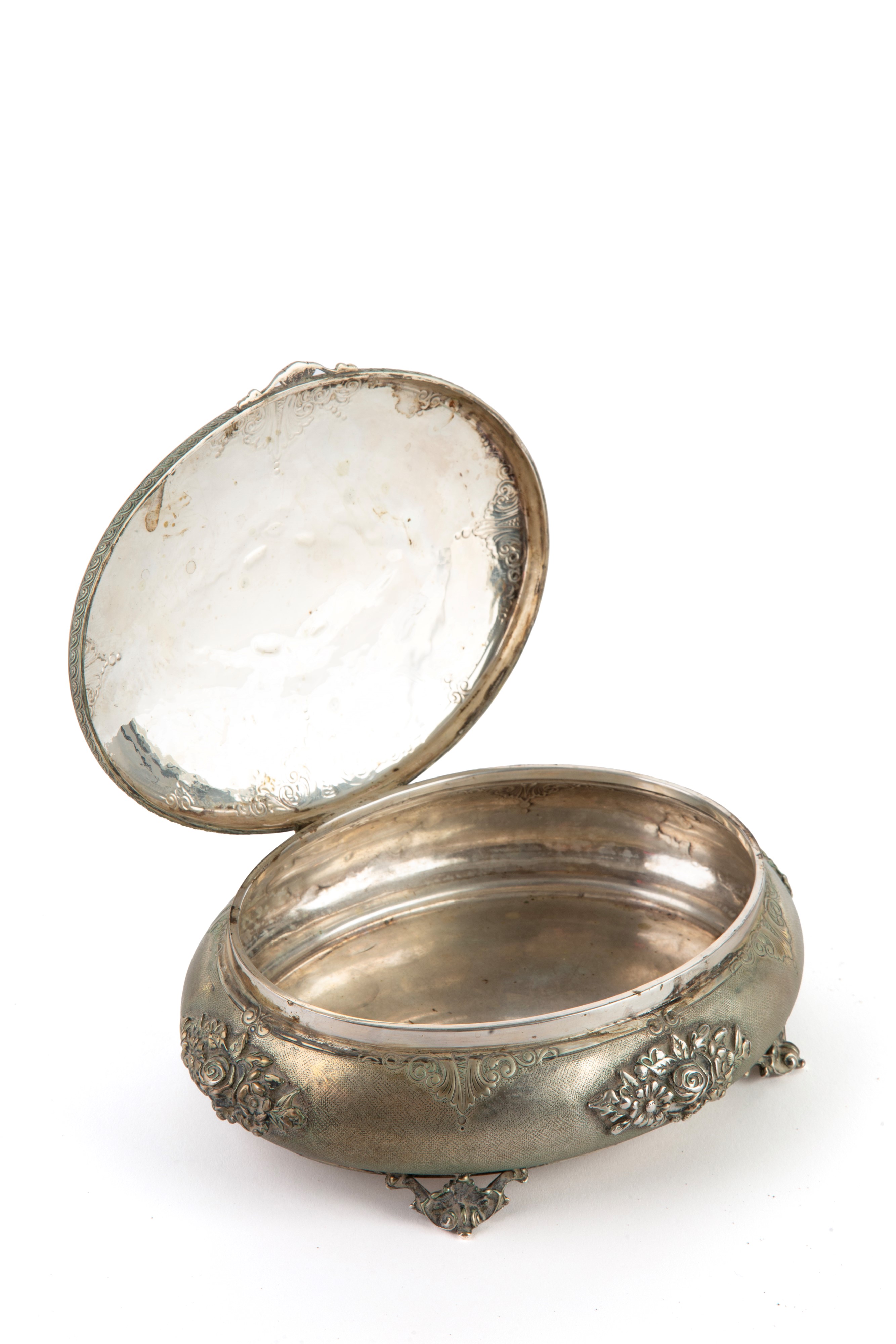 Cofanetto ovale in argento 800