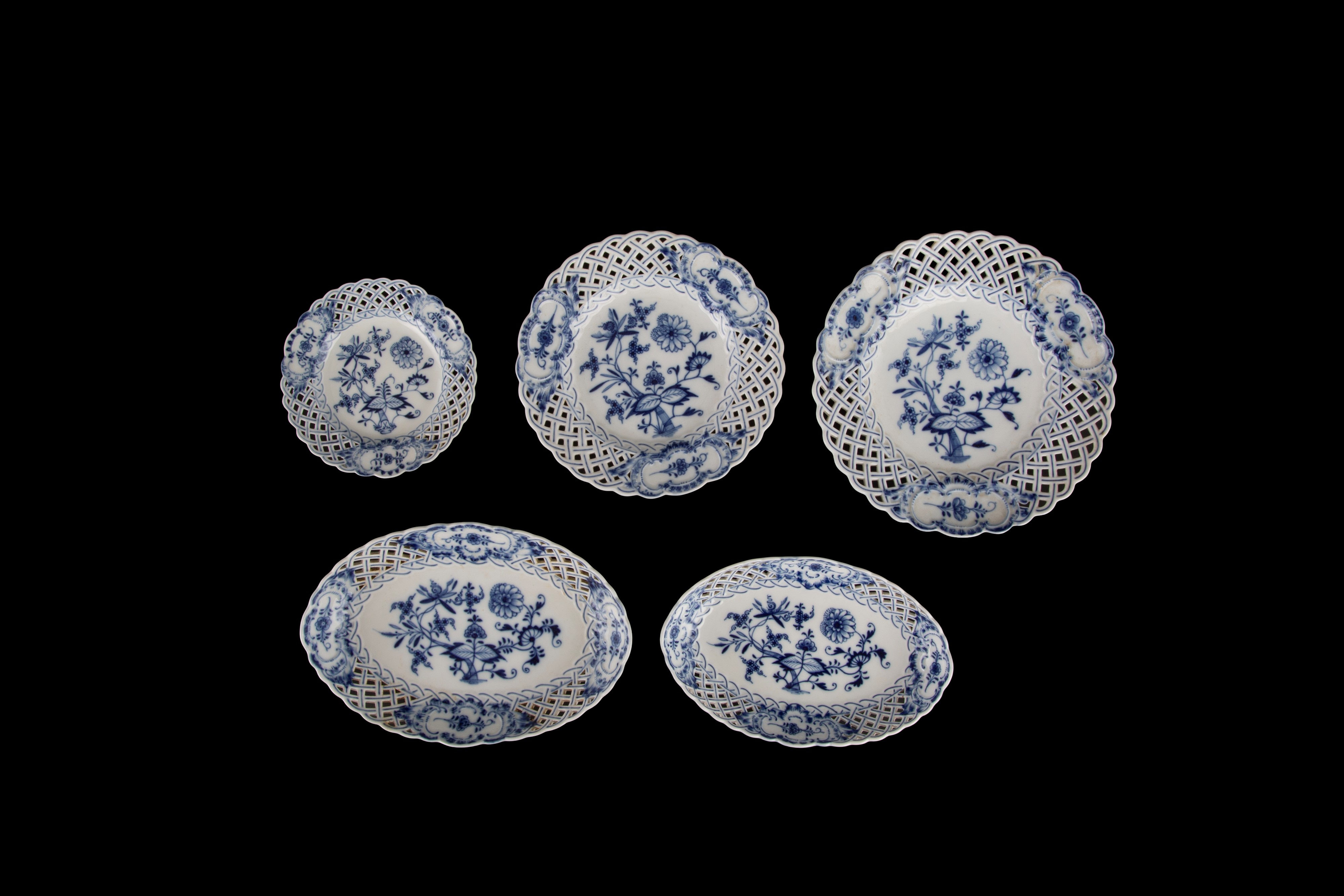 Servizio mod. Cipolla blu in porcellana traforata. MEISSEN