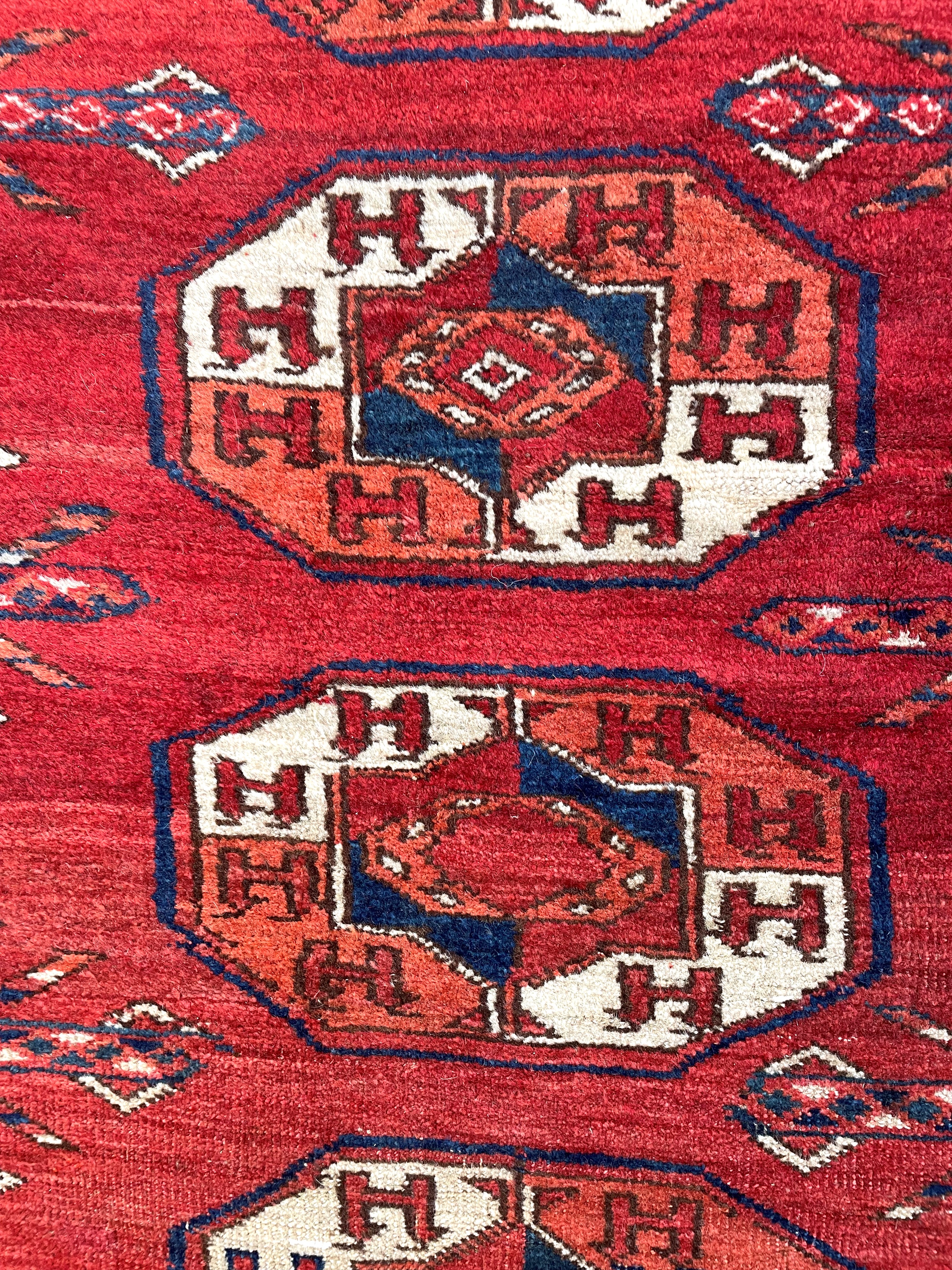 Tappeto Kisl Ayak, Turkestan, metà XIX secolo, 240x200 cm ca.
