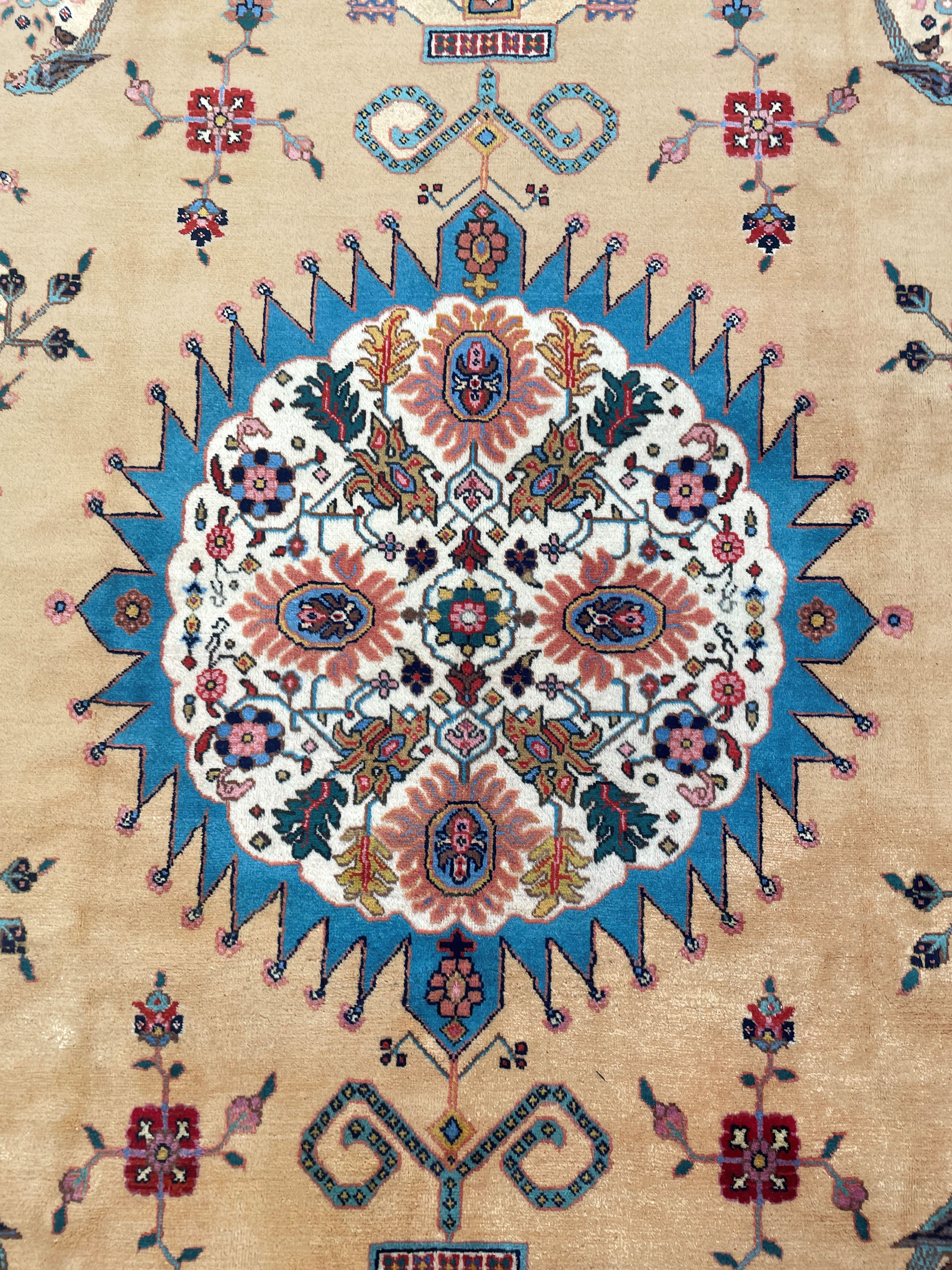Taghi Pour, Tappeto Tabriz firmato, Persia, Inizi XX secolo, 339x240 cm