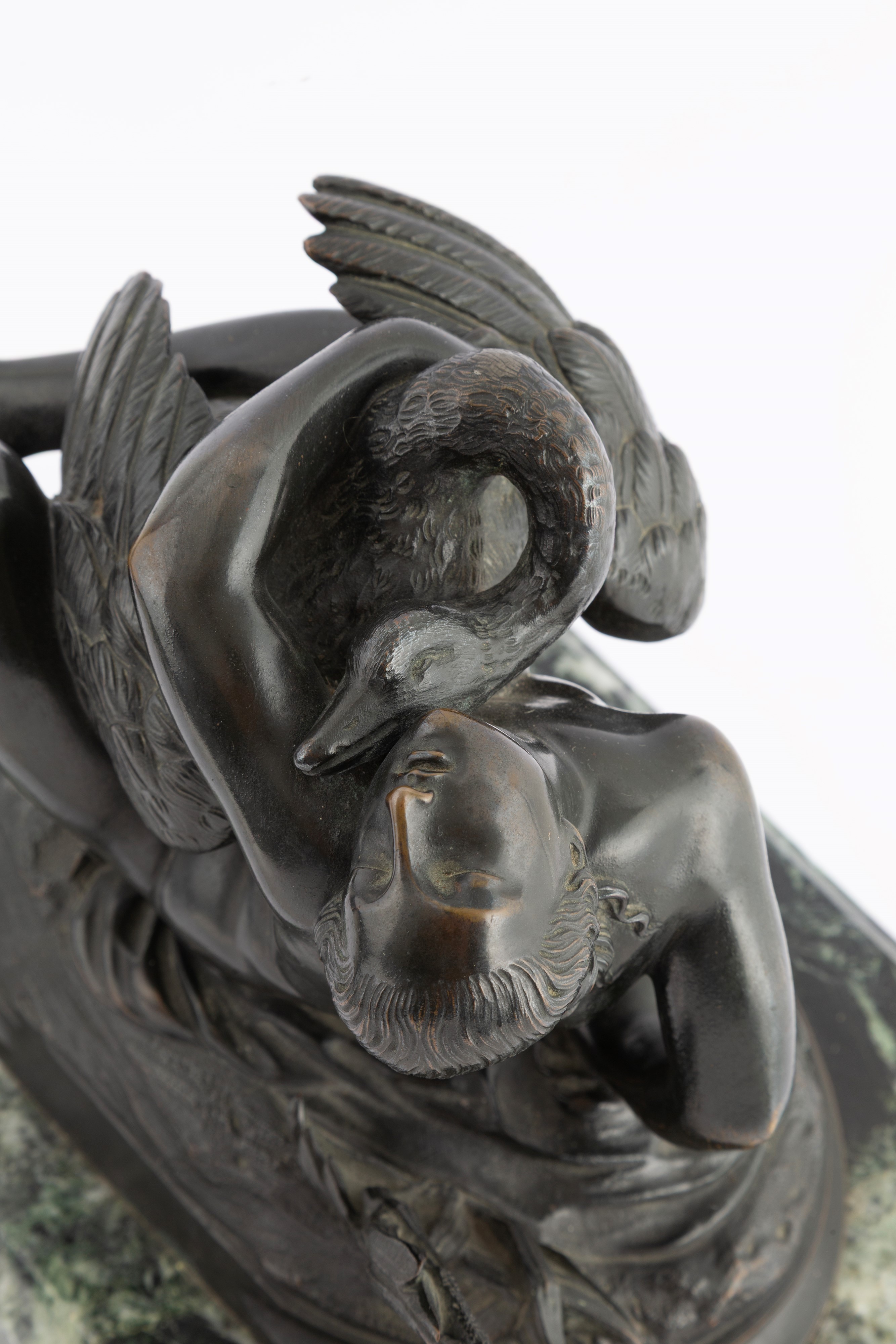 Scultore del XIX secolo, Leda e il Cigno, scultura in bronzo con base in marmo verde Alpi