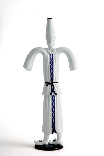 Figurina "PEPPE NAPPA", vetro lattimo con finiture in vetro nero, blu e rosso
