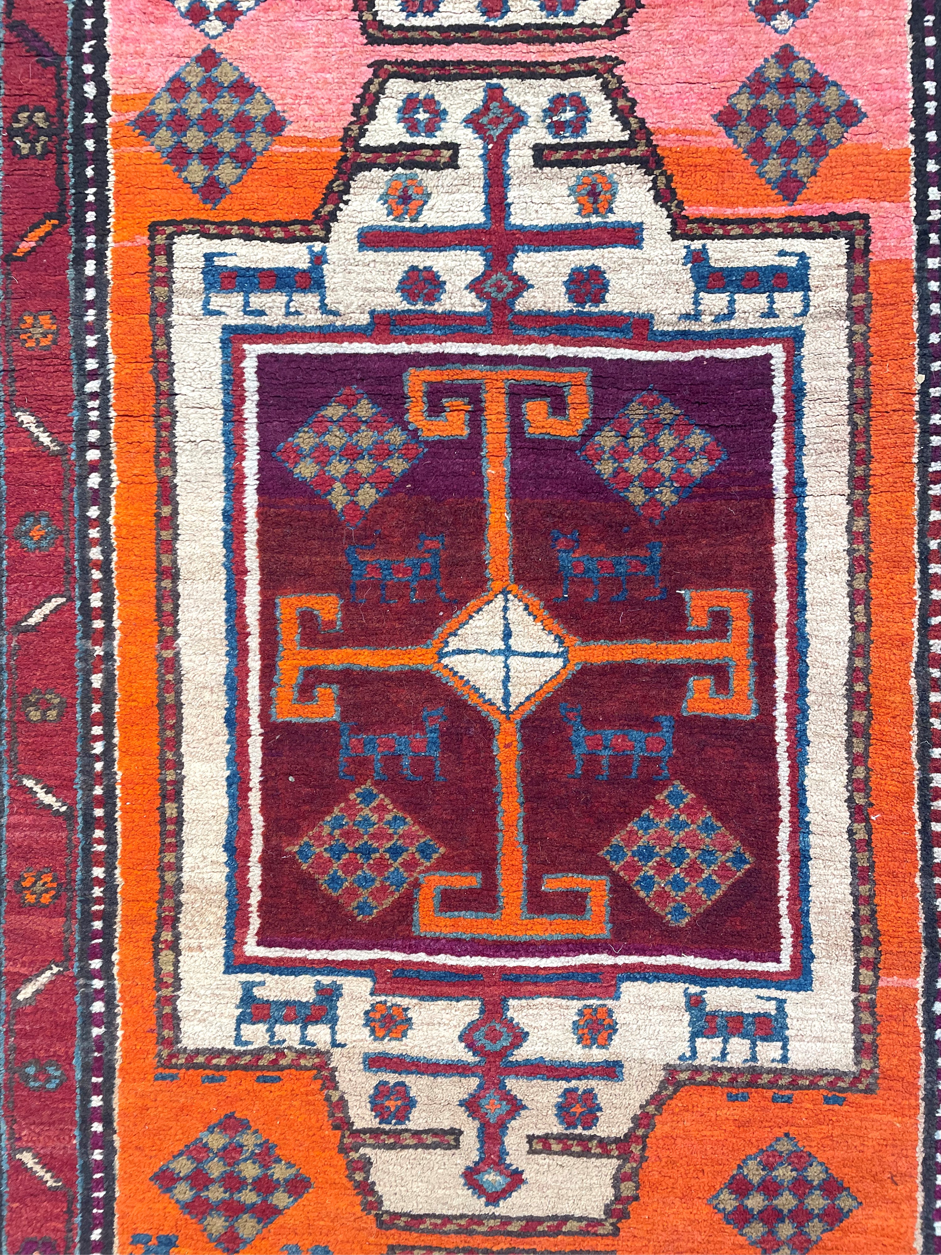 Tappeto Meshkin, Persia, inizio XX secolo, dimensioni 389x134 cm
