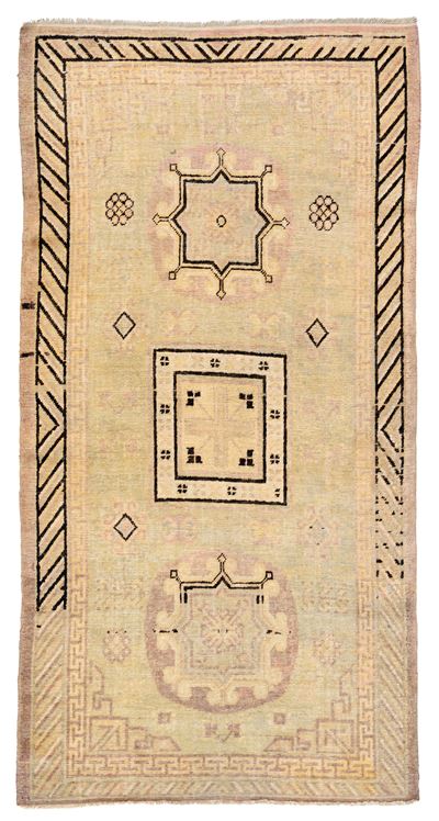 Tappeto Khotan, Turkestan Orientale, Inizio XX secolo, 234x120 cm