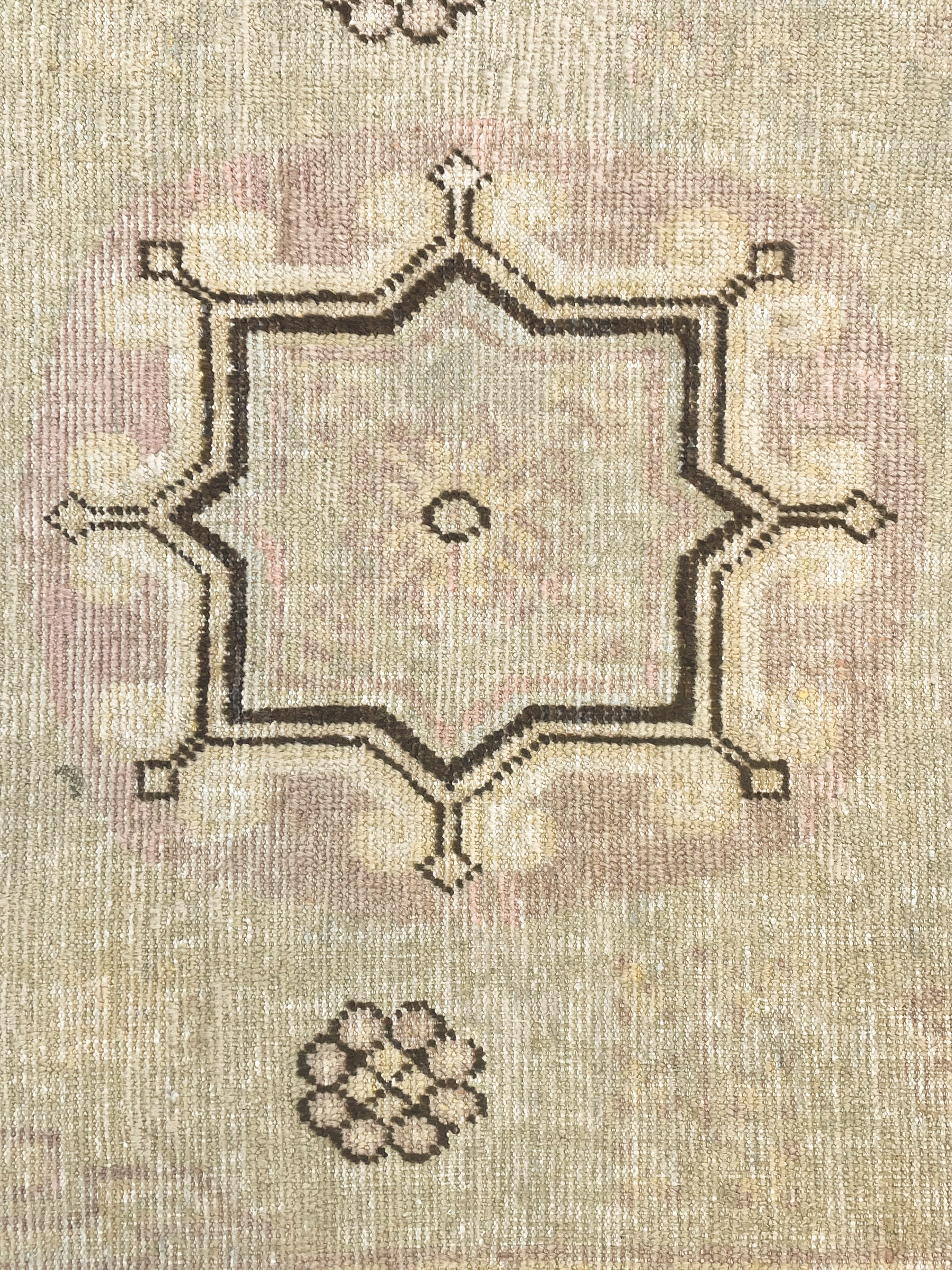 Tappeto Khotan, Turkestan Orientale, Inizio XX secolo, 234x120 cm