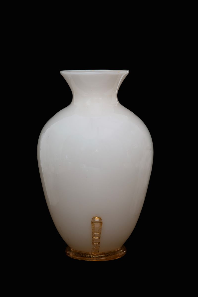 Zecchin e Martinuzzi, Vaso in vetro lattimo, altezza 28 cm