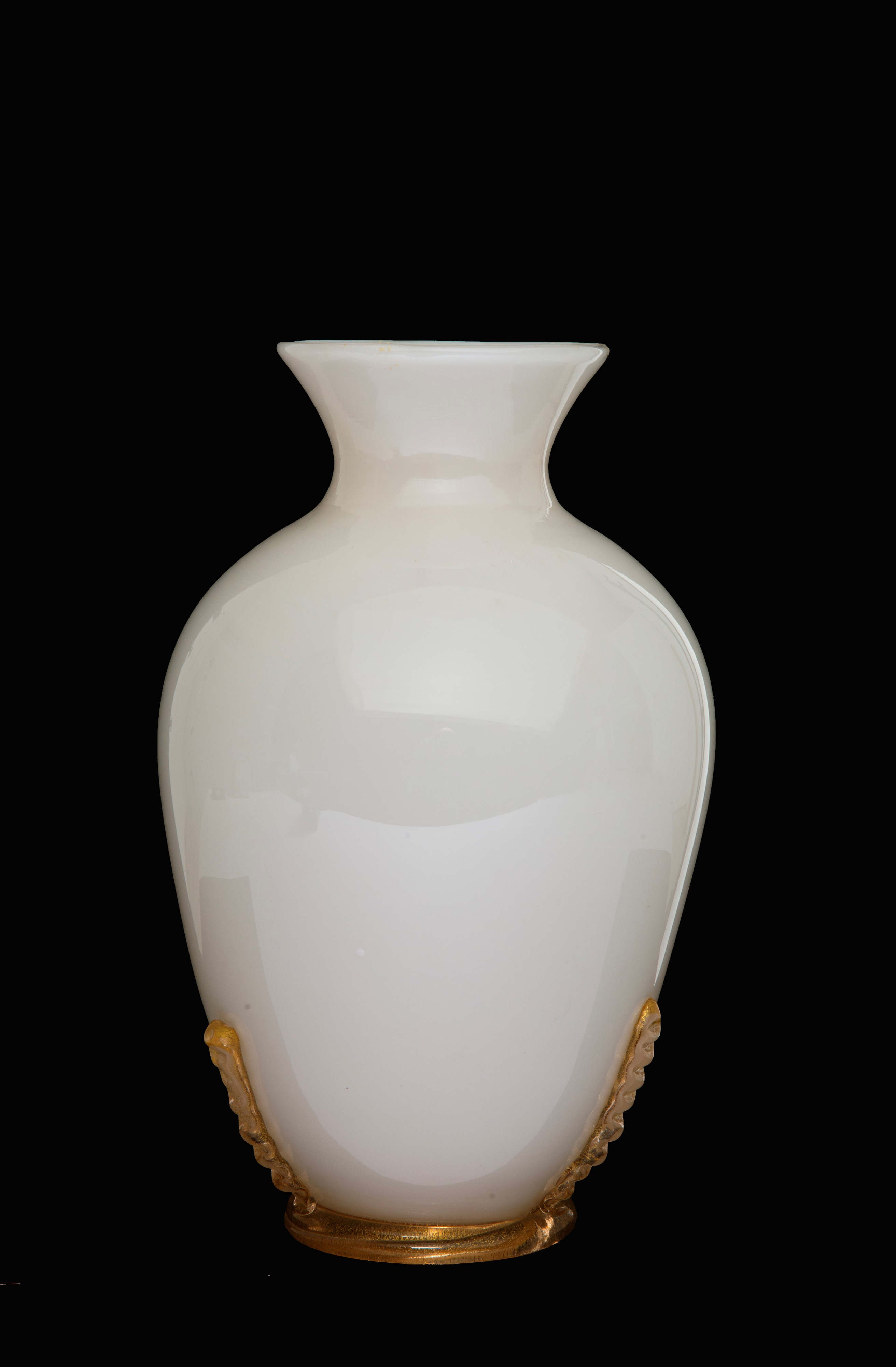Zecchin e Martinuzzi, Vaso in vetro lattimo, altezza 28 cm