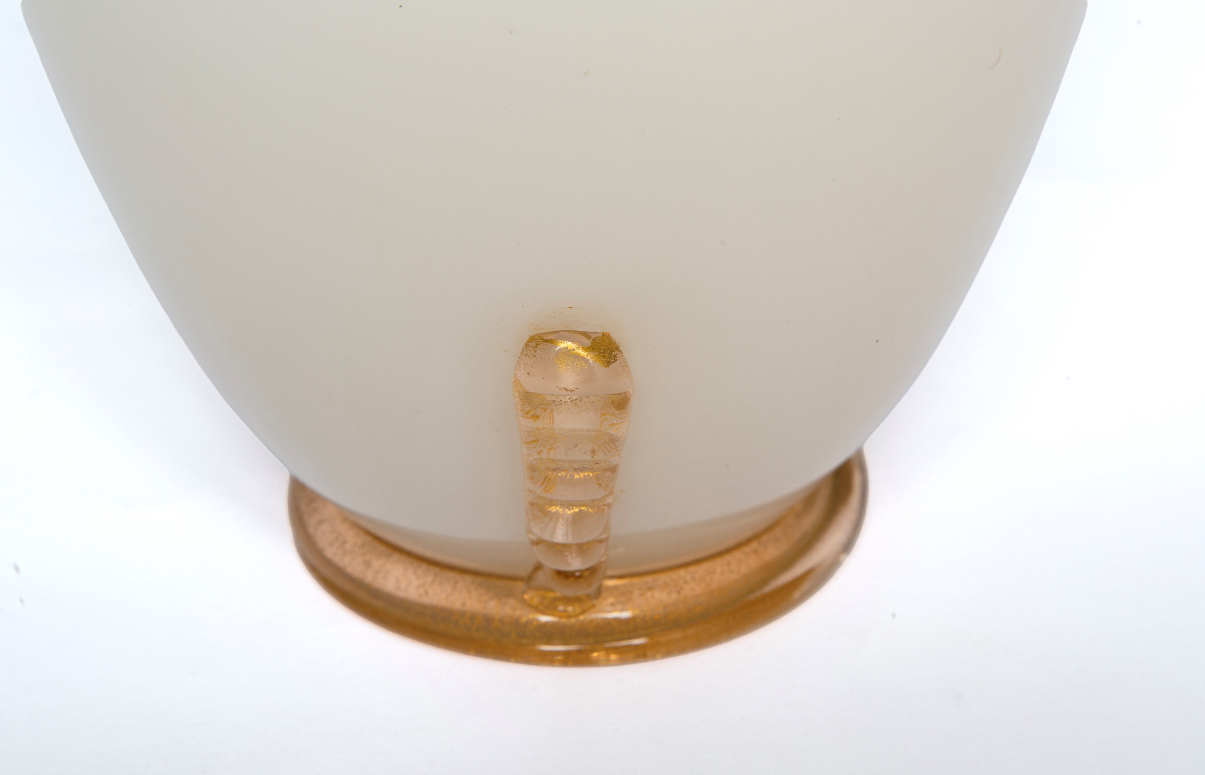 Zecchin e Martinuzzi, Vaso in vetro lattimo, altezza 28 cm