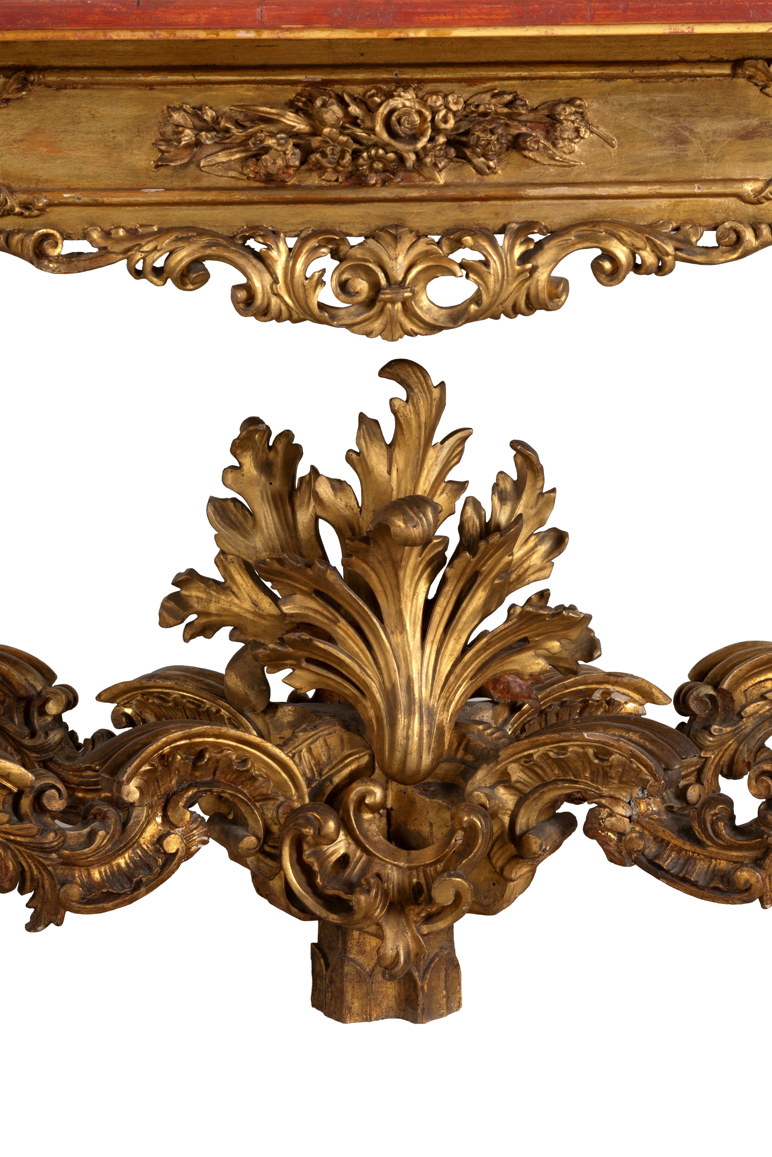 Tavolo in legno dorato