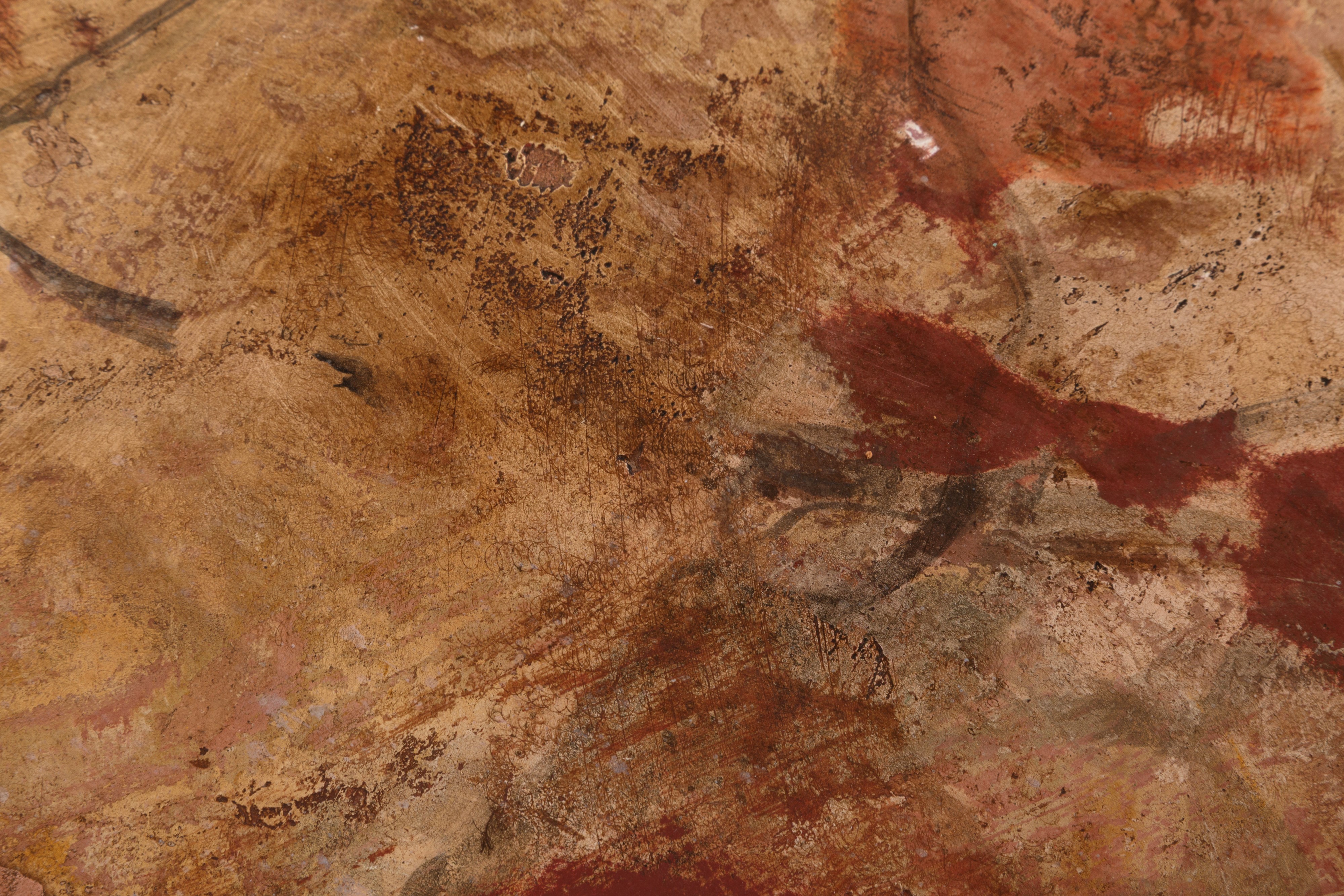 Tavolo in legno dorato