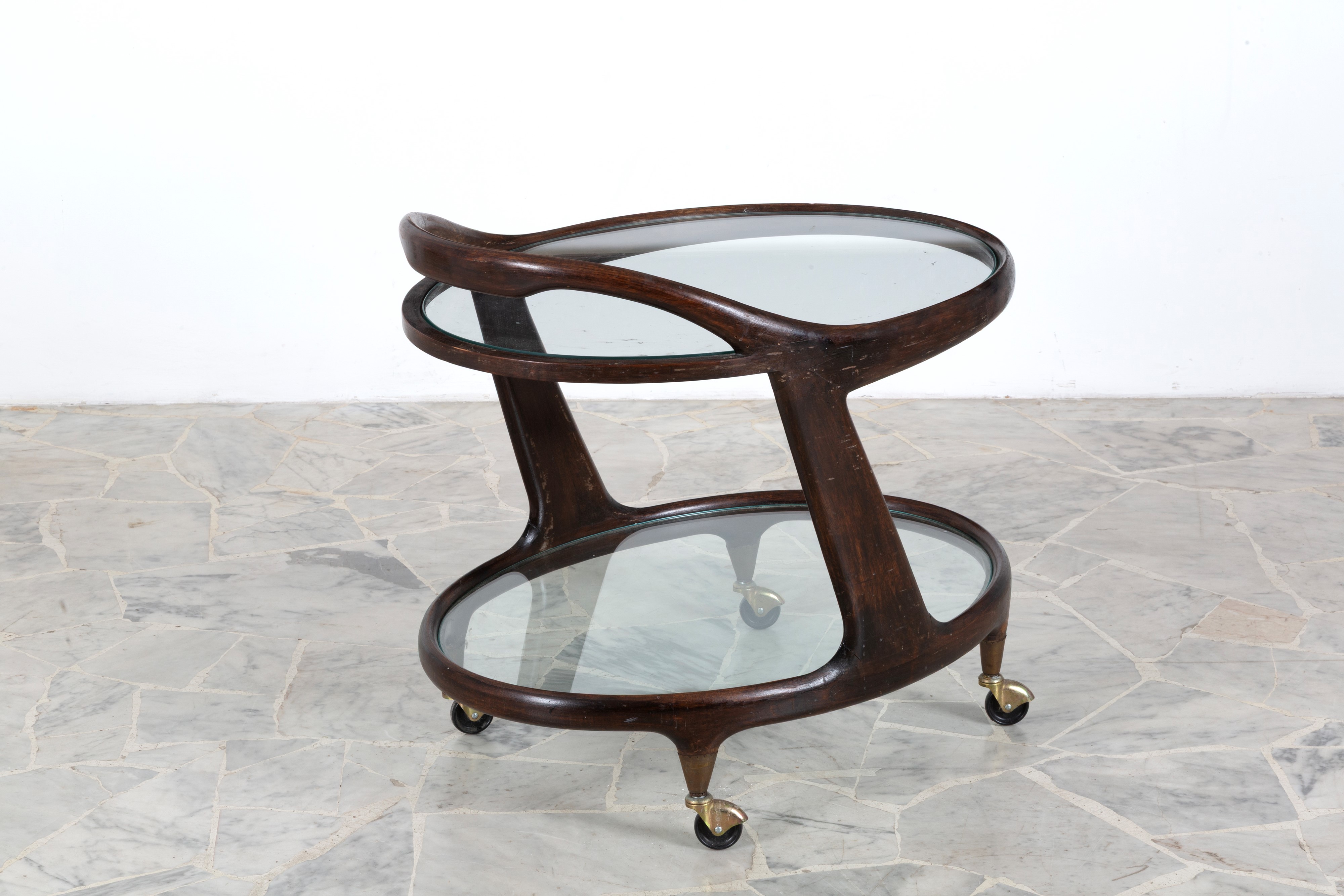 Carrello a vassoio, legno curvato e piani in vetro, Inizi XX secolo
