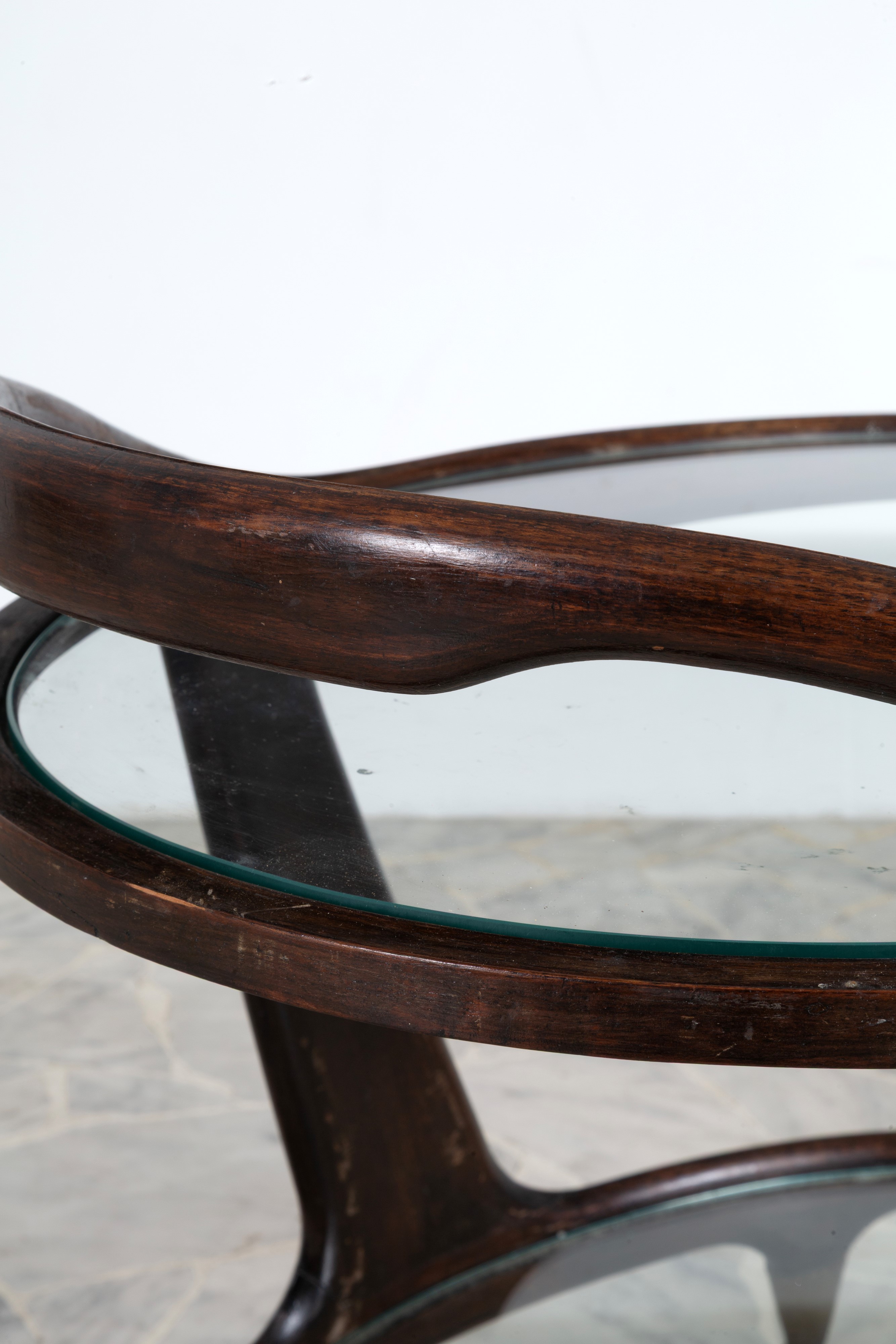 Carrello a vassoio, legno curvato e piani in vetro, Inizi XX secolo