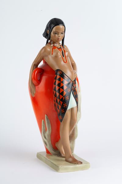 Abele Giacobi, Ragazza abissina appoggiata ad un'anfora, scultura in ceramica per Lenci