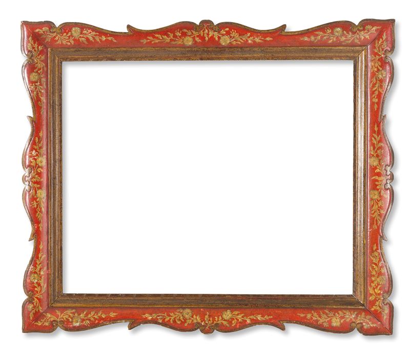 Cornice in legno laccato rosso decorato, XX secolo
