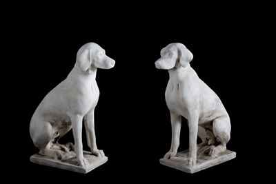 Sculture in agglomerato di pietra, Coppia di Segugi