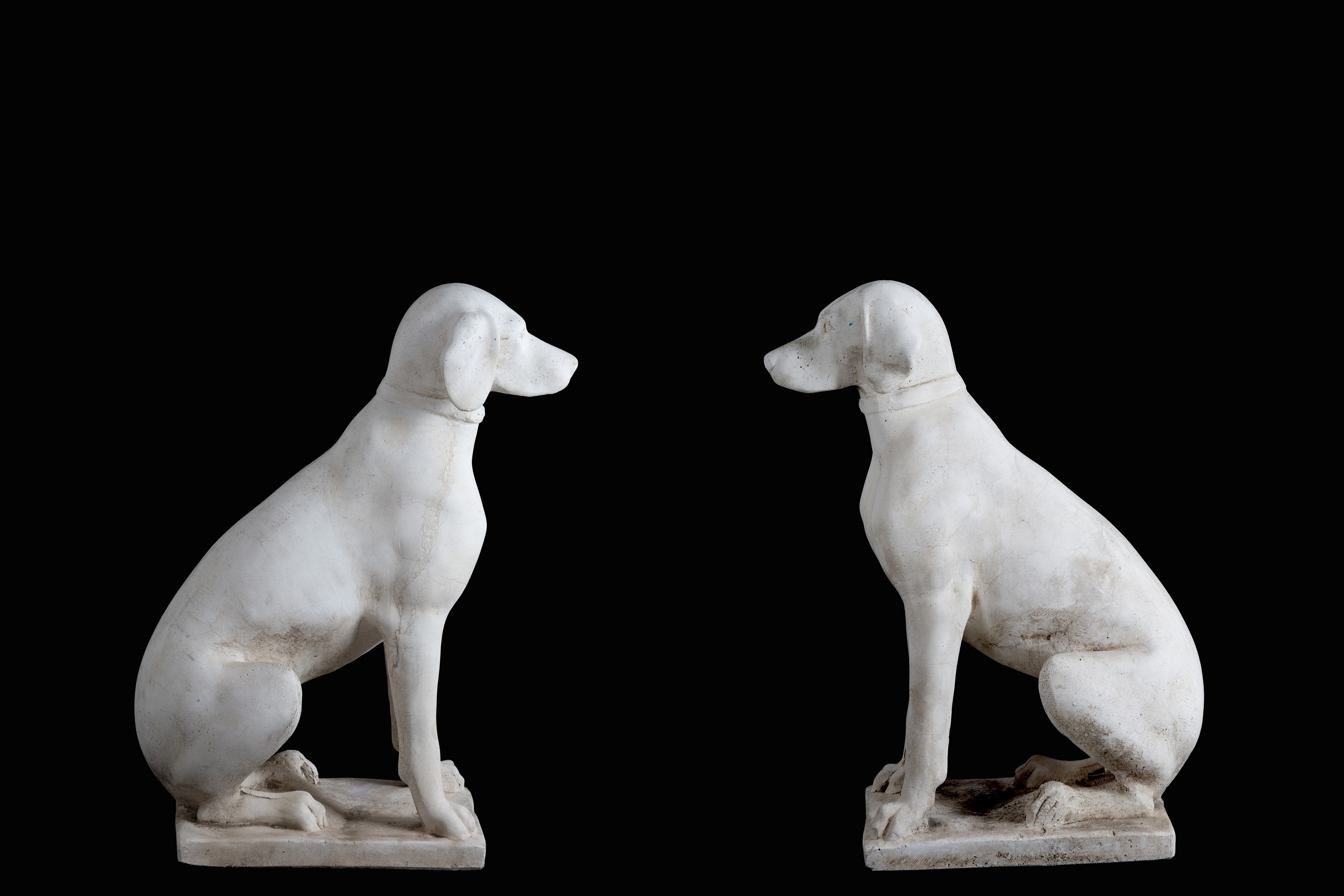 Sculture in agglomerato di pietra, Coppia di Segugi