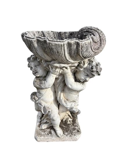 Fioriera in agglomerato di pietra con coppia di putti