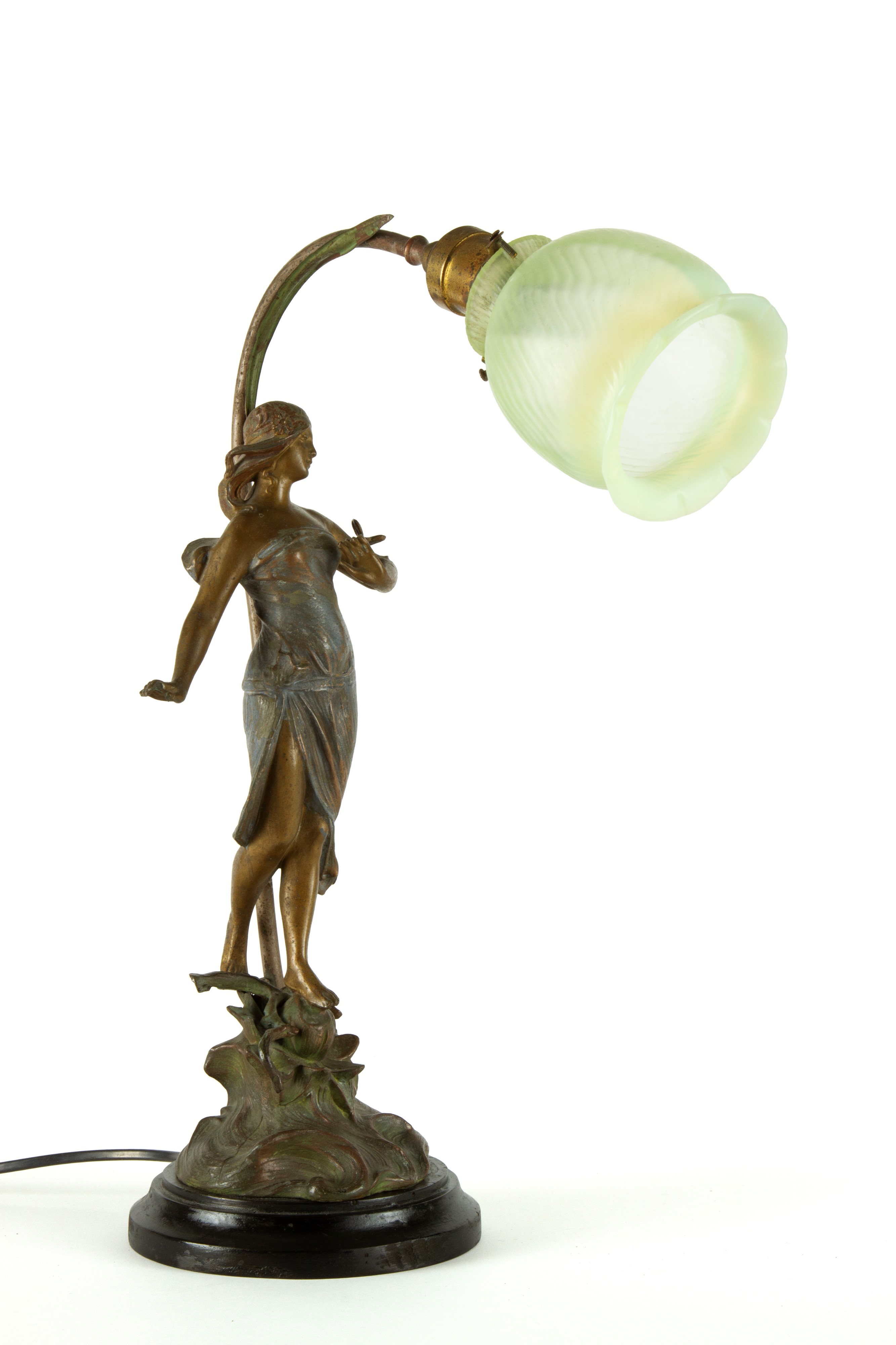 Lampada da tavolo in antimonio con figura femminile e paralume in vetro, XX secolo