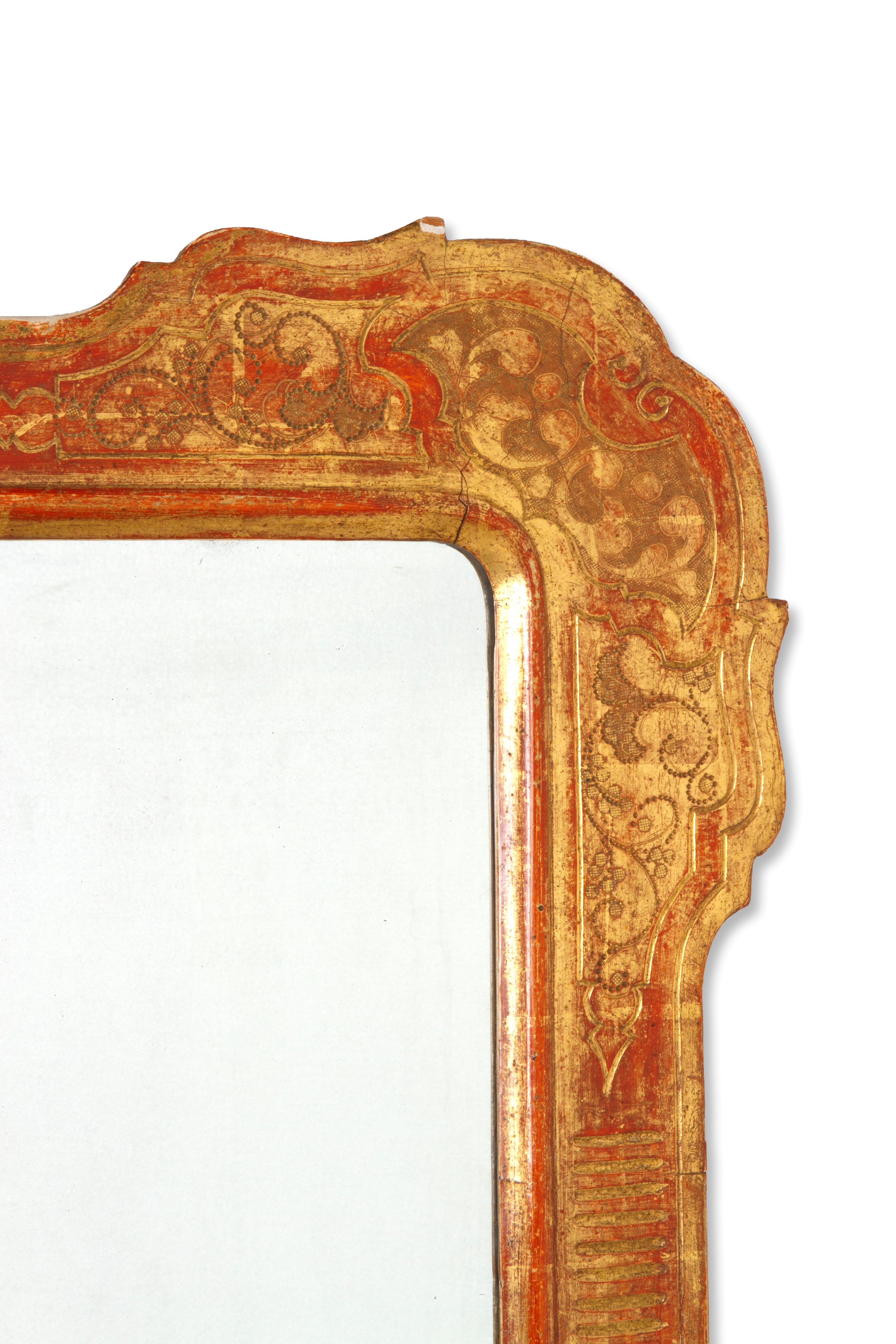 Cornice a vassoio in legno pirografato e dorato con specchio, XIX secolo