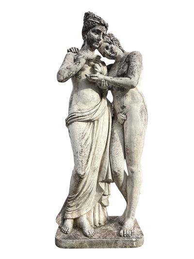 Scultura, 'AMANTI', agglomerato in pietra, altezza 160 cm circa