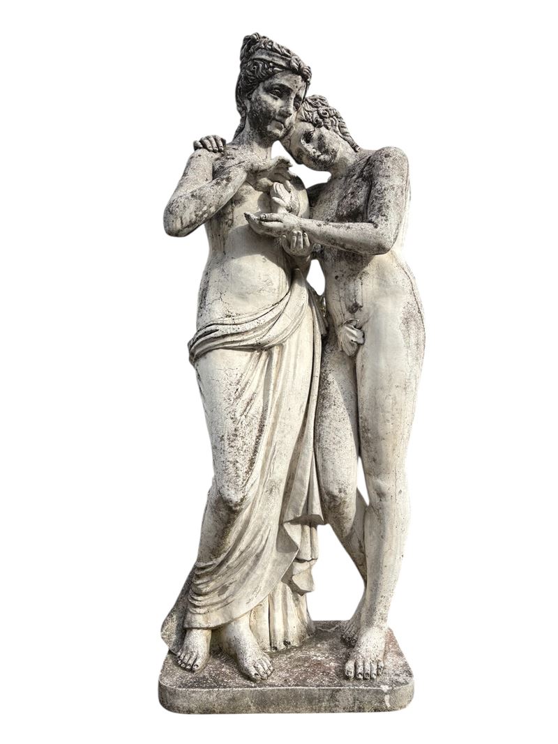 Scultura, 'AMANTI', agglomerato in pietra, altezza 160 cm circa