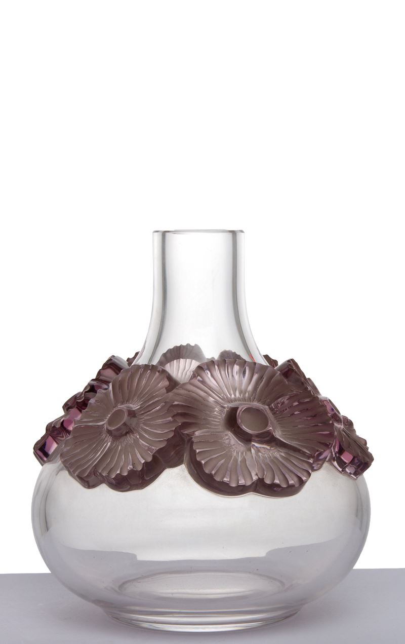 LALIQUE, Vaso in vetro con decorazione floreale in rilievo