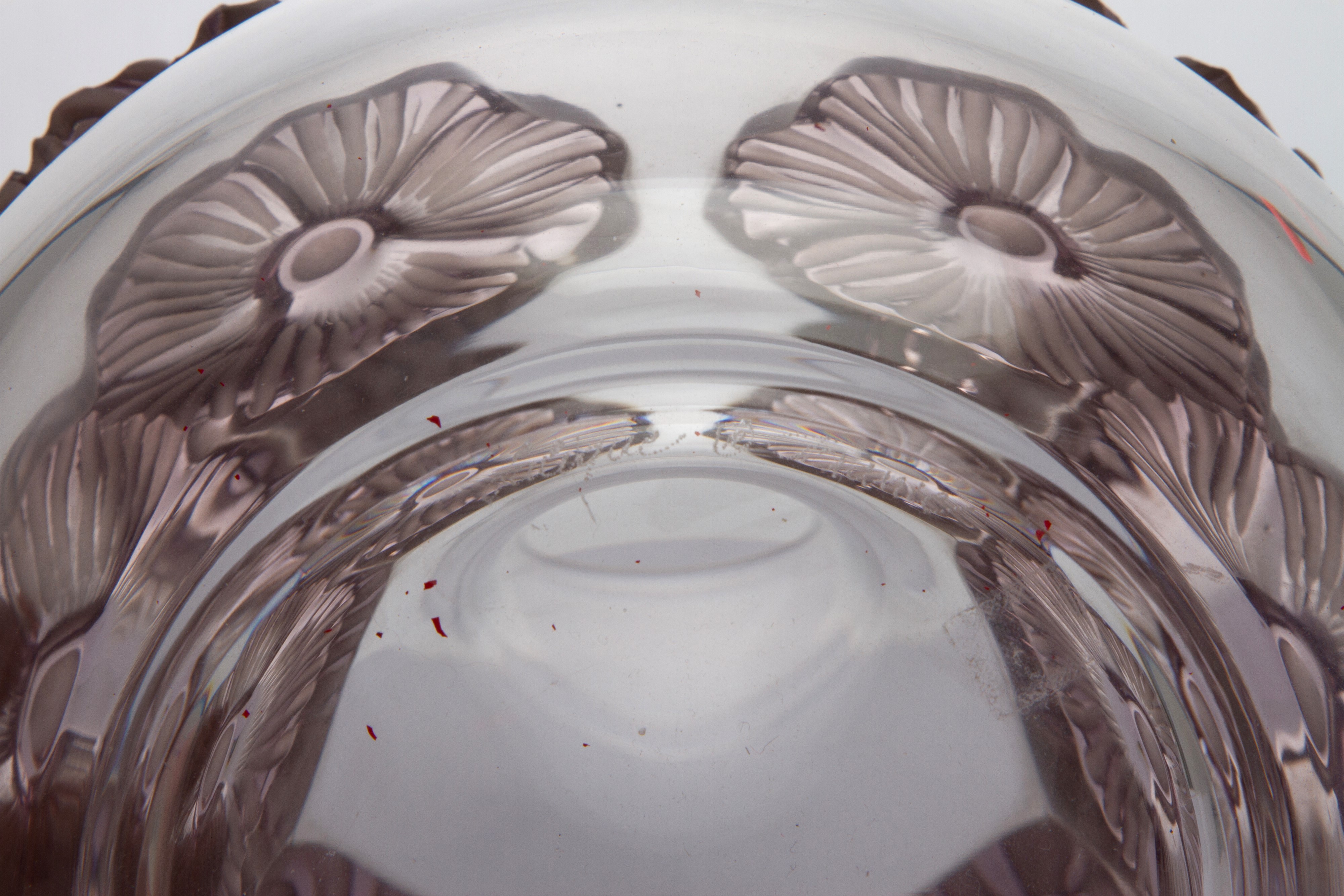 LALIQUE, Vaso in vetro con decorazione floreale in rilievo