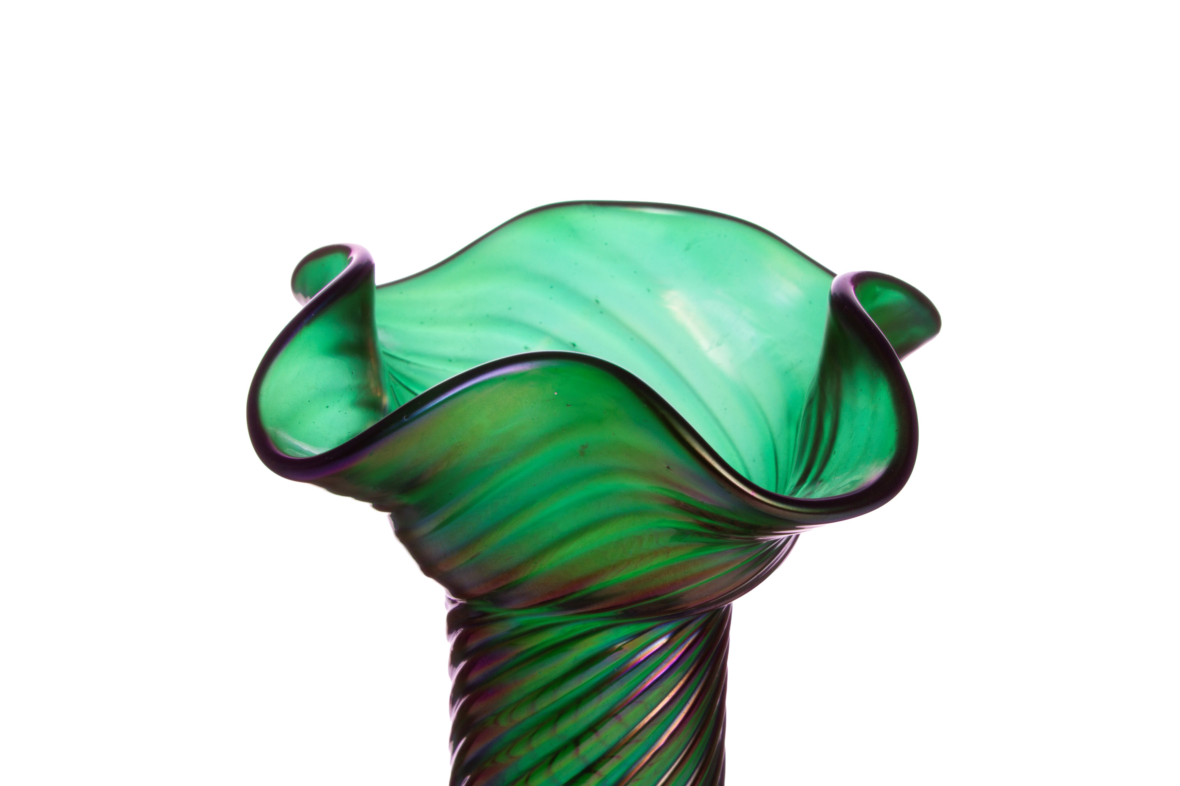 LOETZ, Vaso verde in vetro iridato