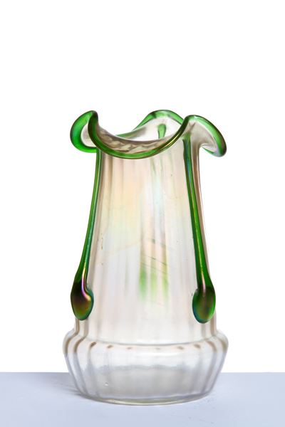 Loetz, Vaso iridato, Inizio XX secolo, Altezza 17 cm ca.